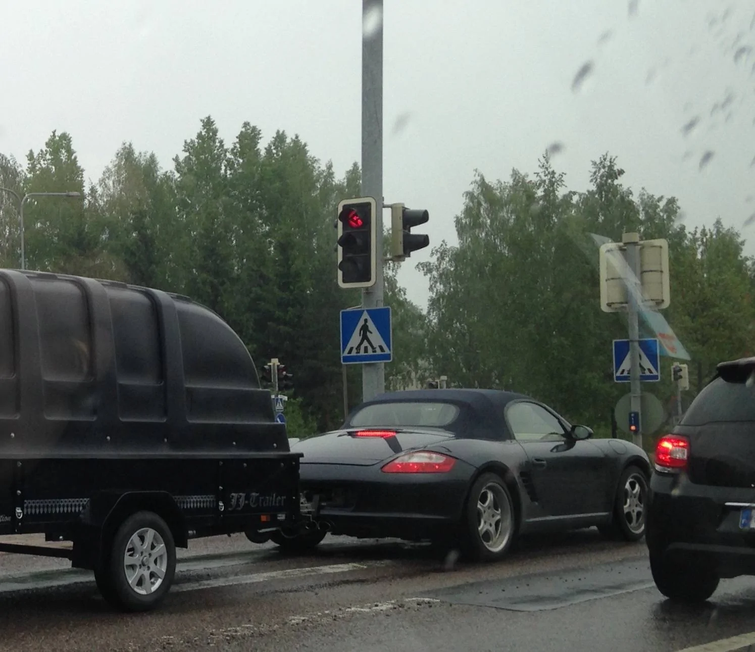 Porsche Taycan Taycan fifth seat and tow hook? to