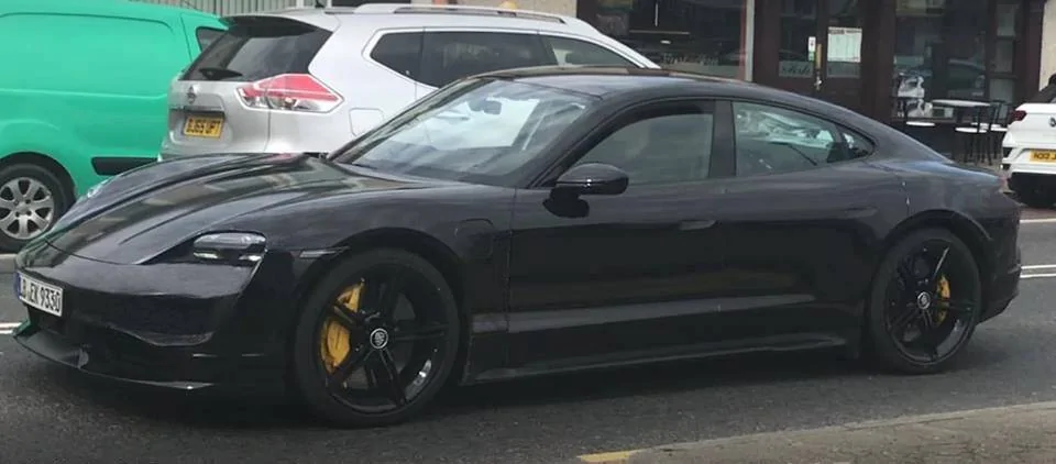 Porsche Taycan Taycan drops camo revealing headlights, tail lights, rear side window BKr7TO