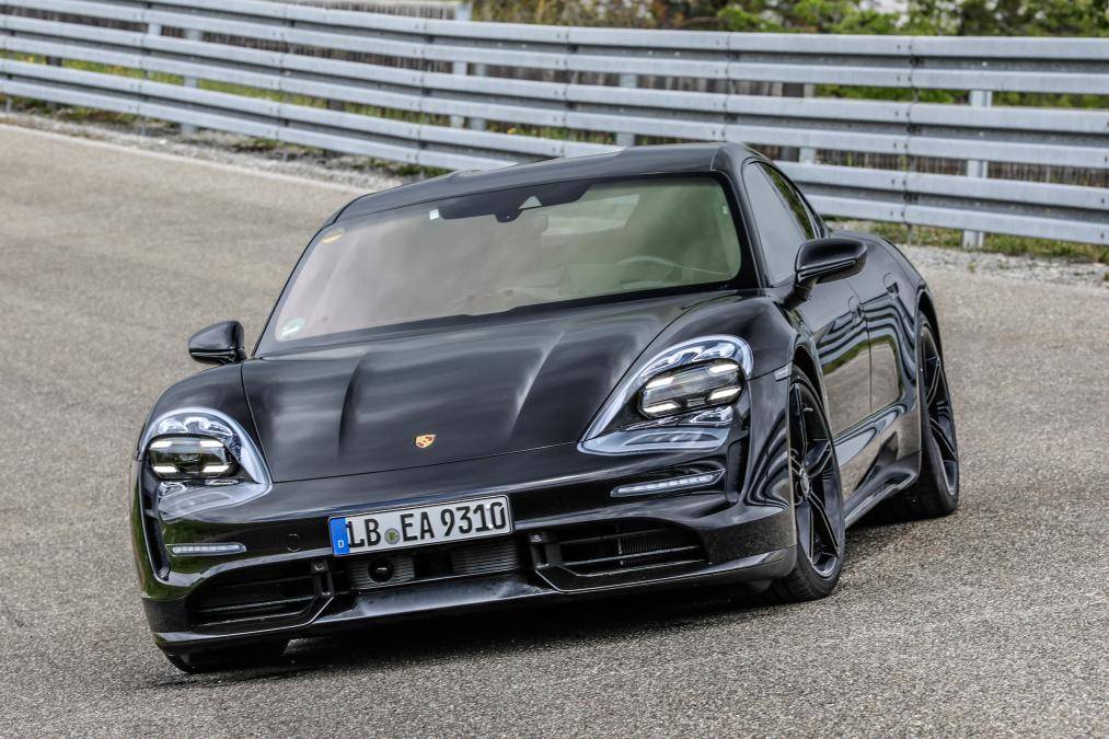 Porsche Taycan Taycan drops camo revealing headlights, tail lights, rear side window 08_13