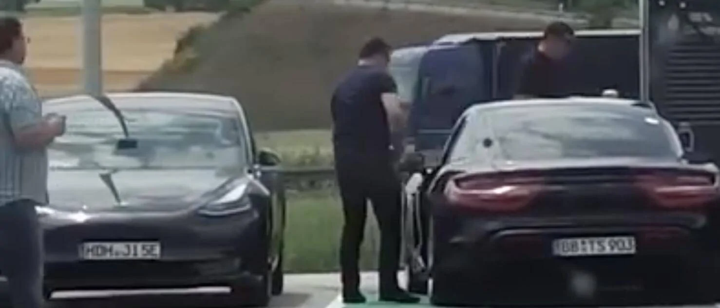 Porsche Taycan 2020 Porsche Taycan spy pics & videos Screenshot 2019-07-04 at 10.44.17