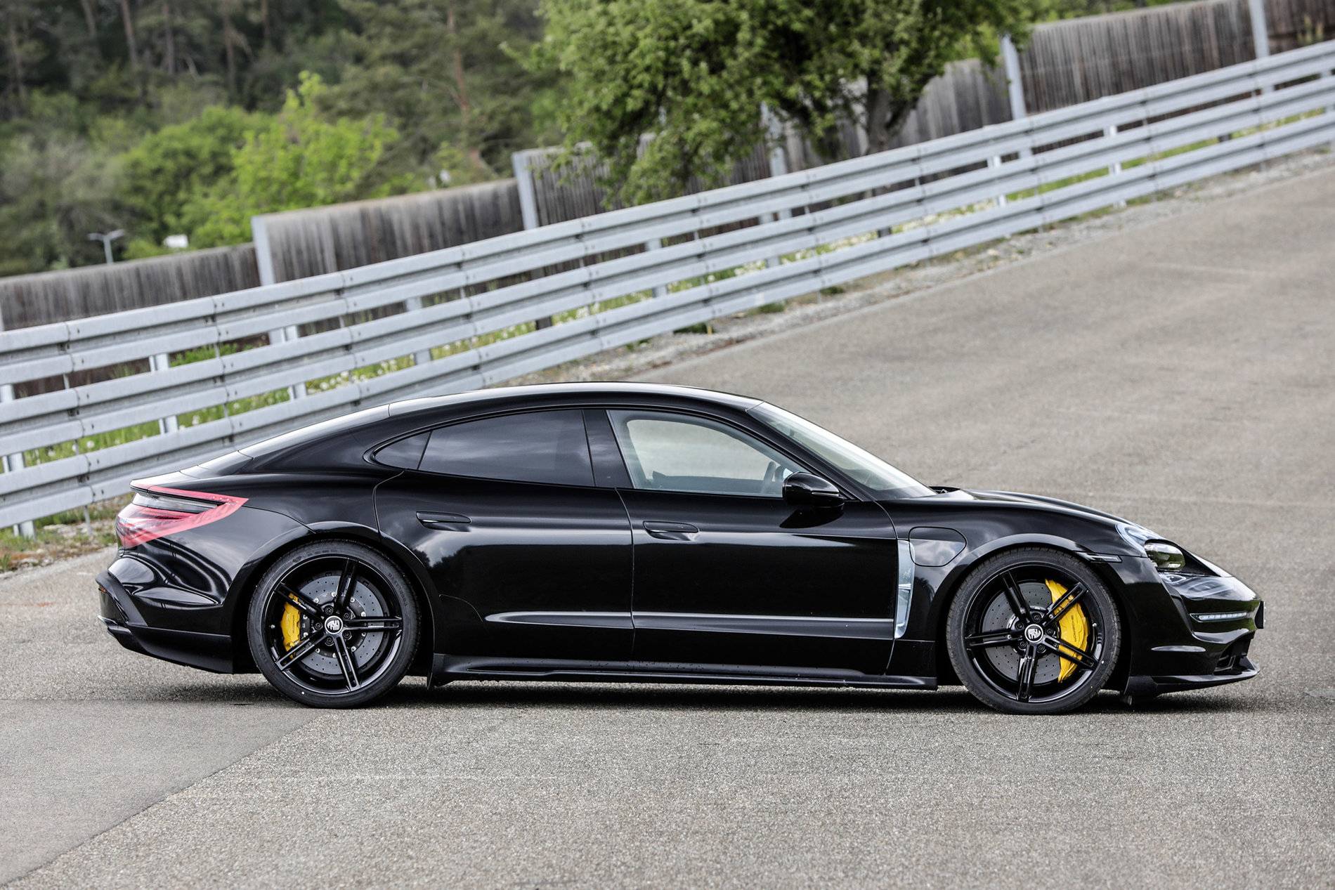 Porsche Taycan 2020 Porsche Taycan spy pics & videos t2