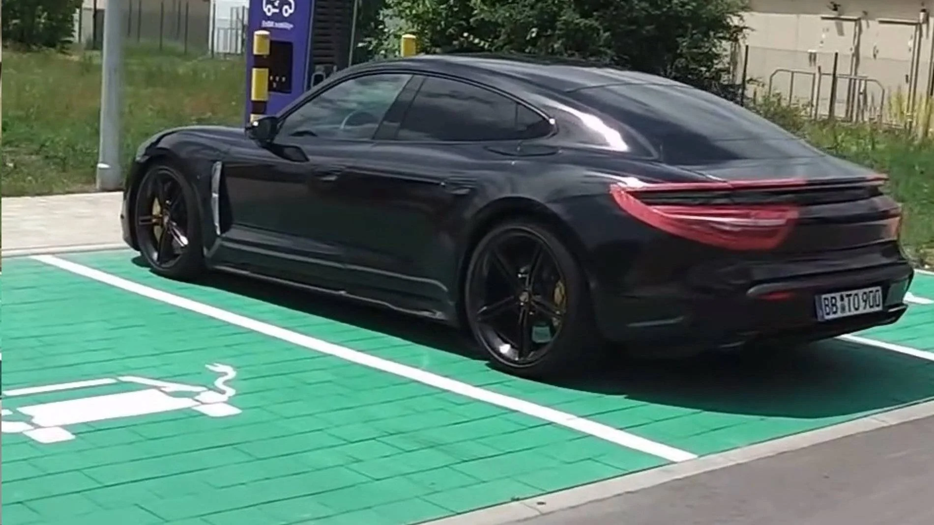 Porsche Taycan 2020 Porsche Taycan spy pics & videos t4