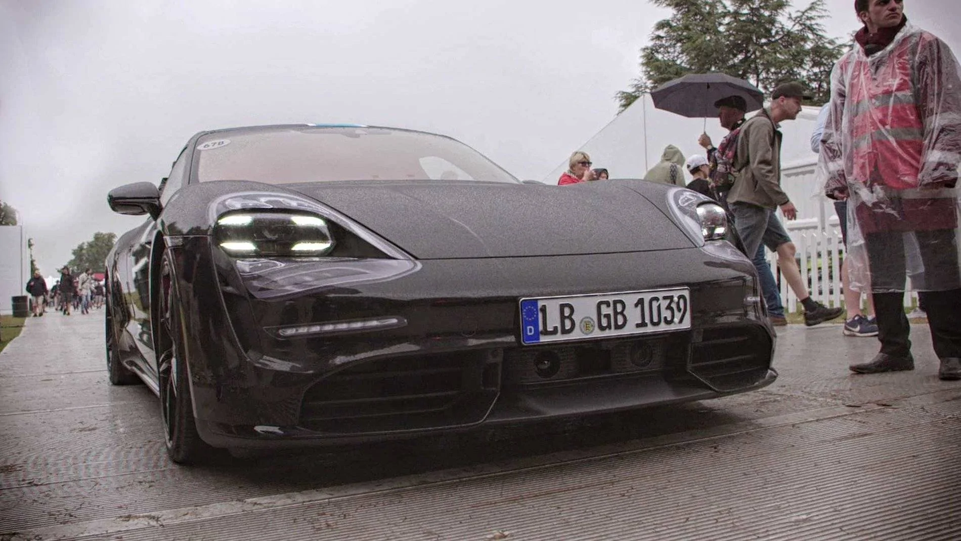 Porsche Taycan 2020 Porsche Taycan spy pics & videos porsche-taycan-mitfahrt