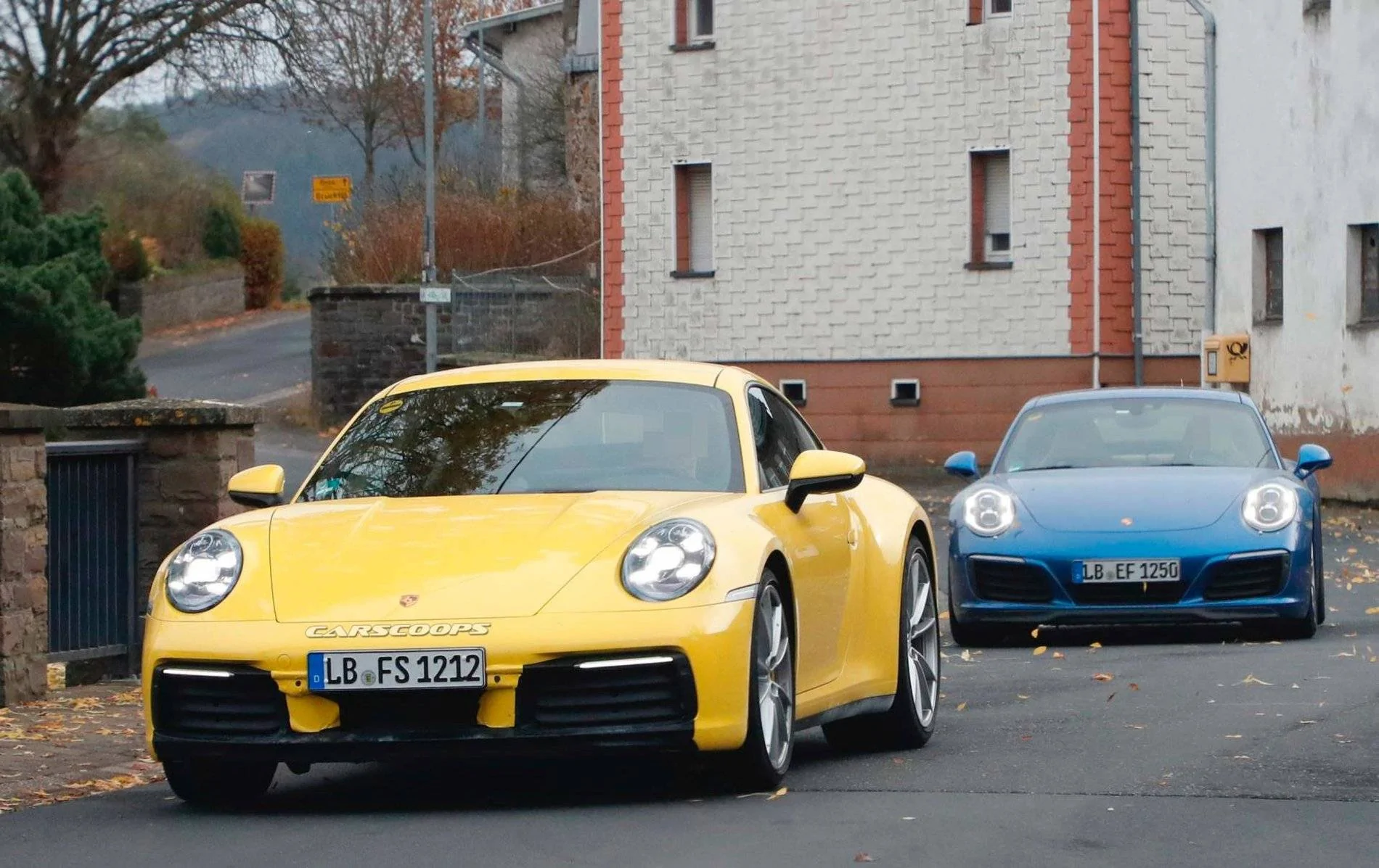 Porsche Taycan 2020 Porsche Taycan spy pics & videos 65e7fda6-porsche-911-992-and-porsche-911-991-1