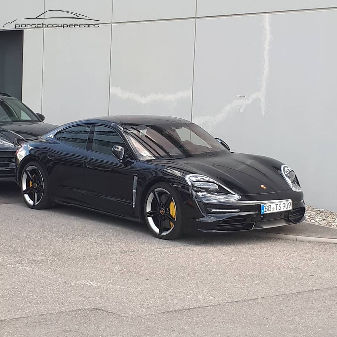 Porsche Taycan 2020 Porsche Taycan spy pics & videos 67276006_932112093791887_4637946695116472914_n (1)