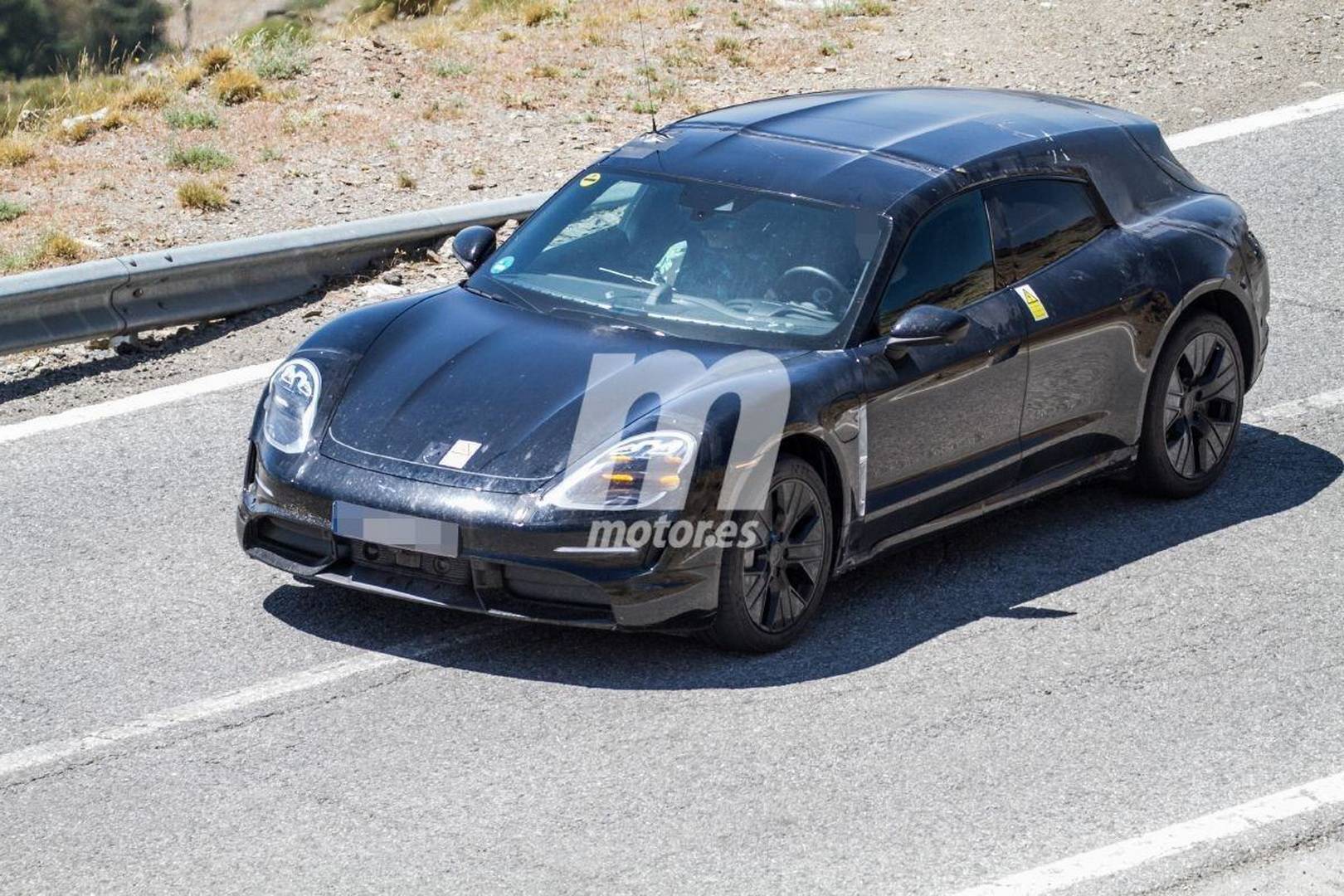 Porsche Taycan 2021 Cross Turismo Spy Pics. porsche-taycan-cross-turismo-fotos-espia-201959380-1563913260_1