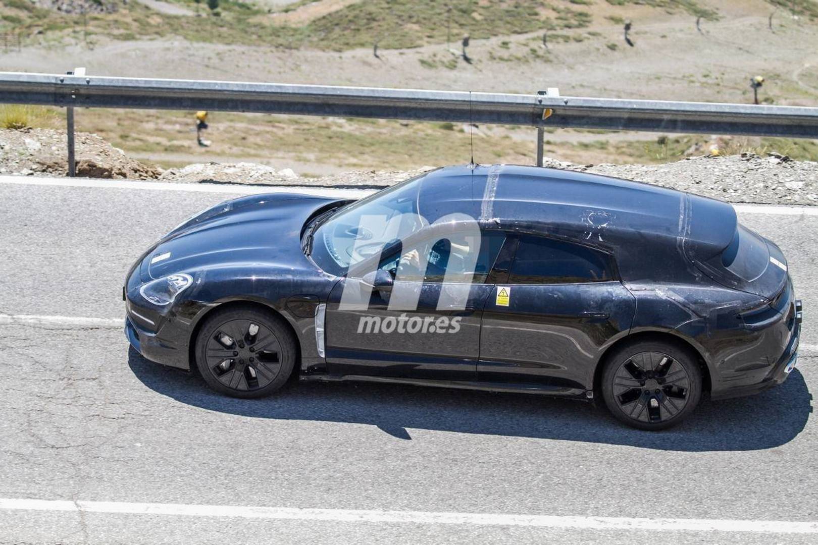 Porsche Taycan 2021 Cross Turismo Spy Pics. porsche-taycan-cross-turismo-fotos-espia-201959380-1563913270_4