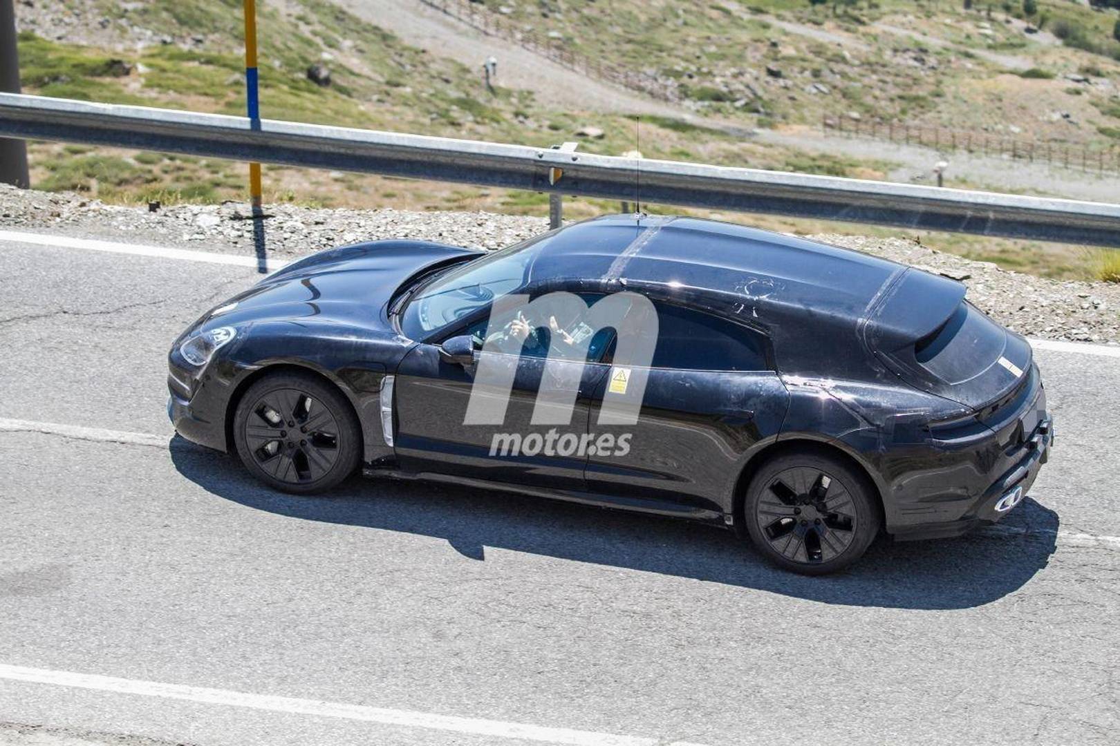 Porsche Taycan 2021 Cross Turismo Spy Pics. porsche-taycan-cross-turismo-fotos-espia-201959380-1563913276_5