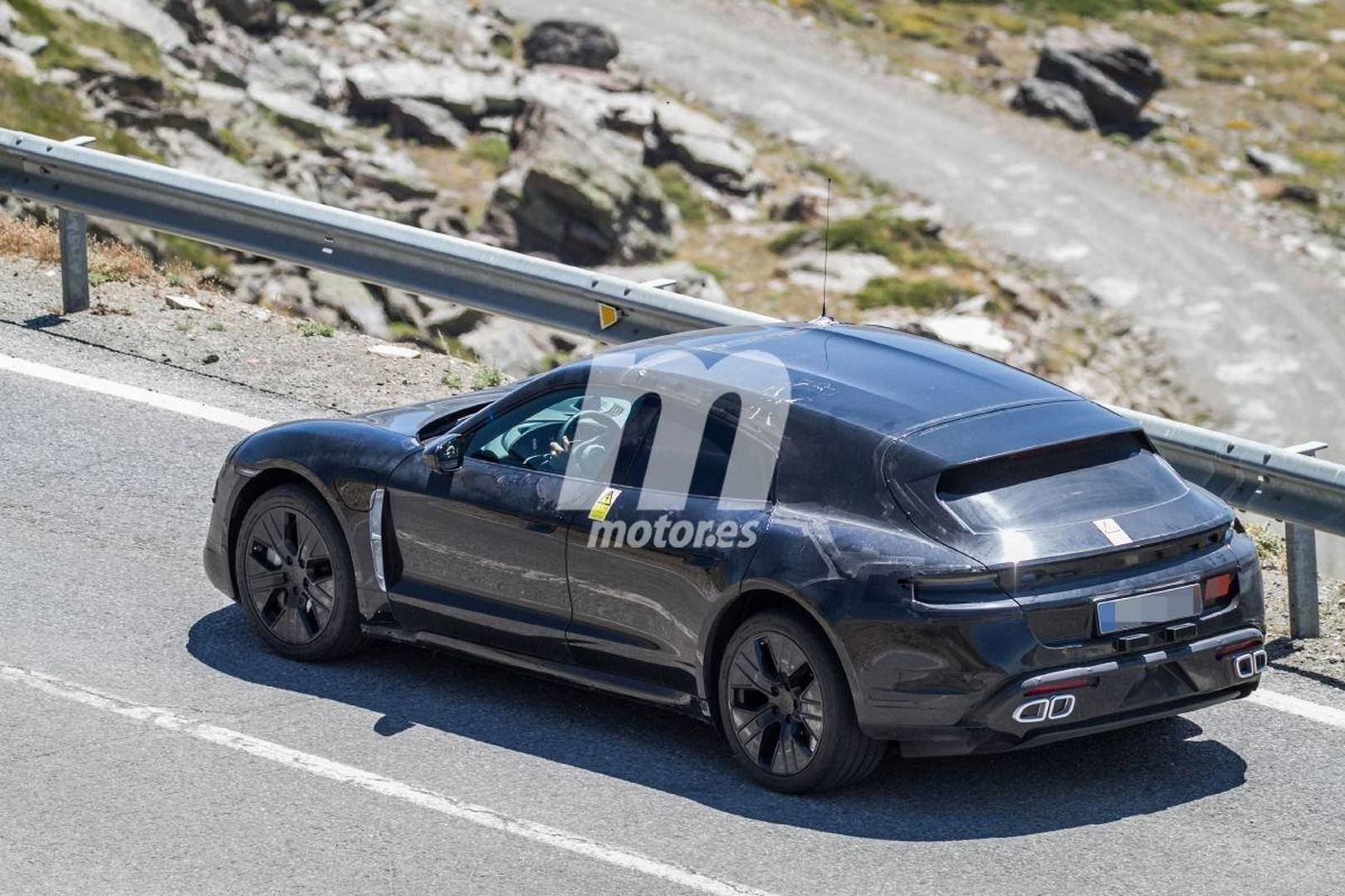 Porsche Taycan 2021 Cross Turismo Spy Pics. porsche-taycan-cross-turismo-fotos-espia-201959380-1563913288_9
