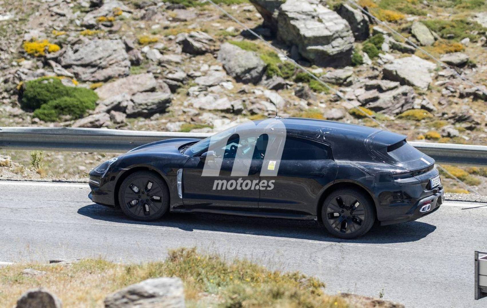 Porsche Taycan 2021 Cross Turismo Spy Pics. porsche-taycan-cross-turismo-fotos-espia-201959380-1563913294_11