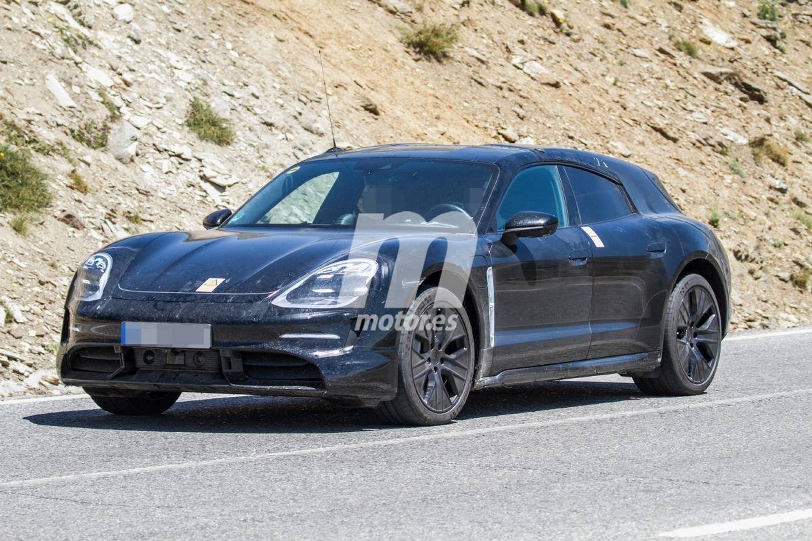Porsche Taycan 2021 Cross Turismo Spy Pics. porsche-taycan-cross-turismo-fotos-espia-201959380-1563913309_15