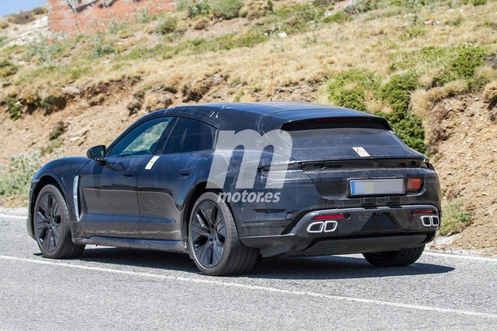 Porsche Taycan 2021 Cross Turismo Spy Pics. porsche-taycan-cross-turismo-fotos-espia-201959380-1563913312_16