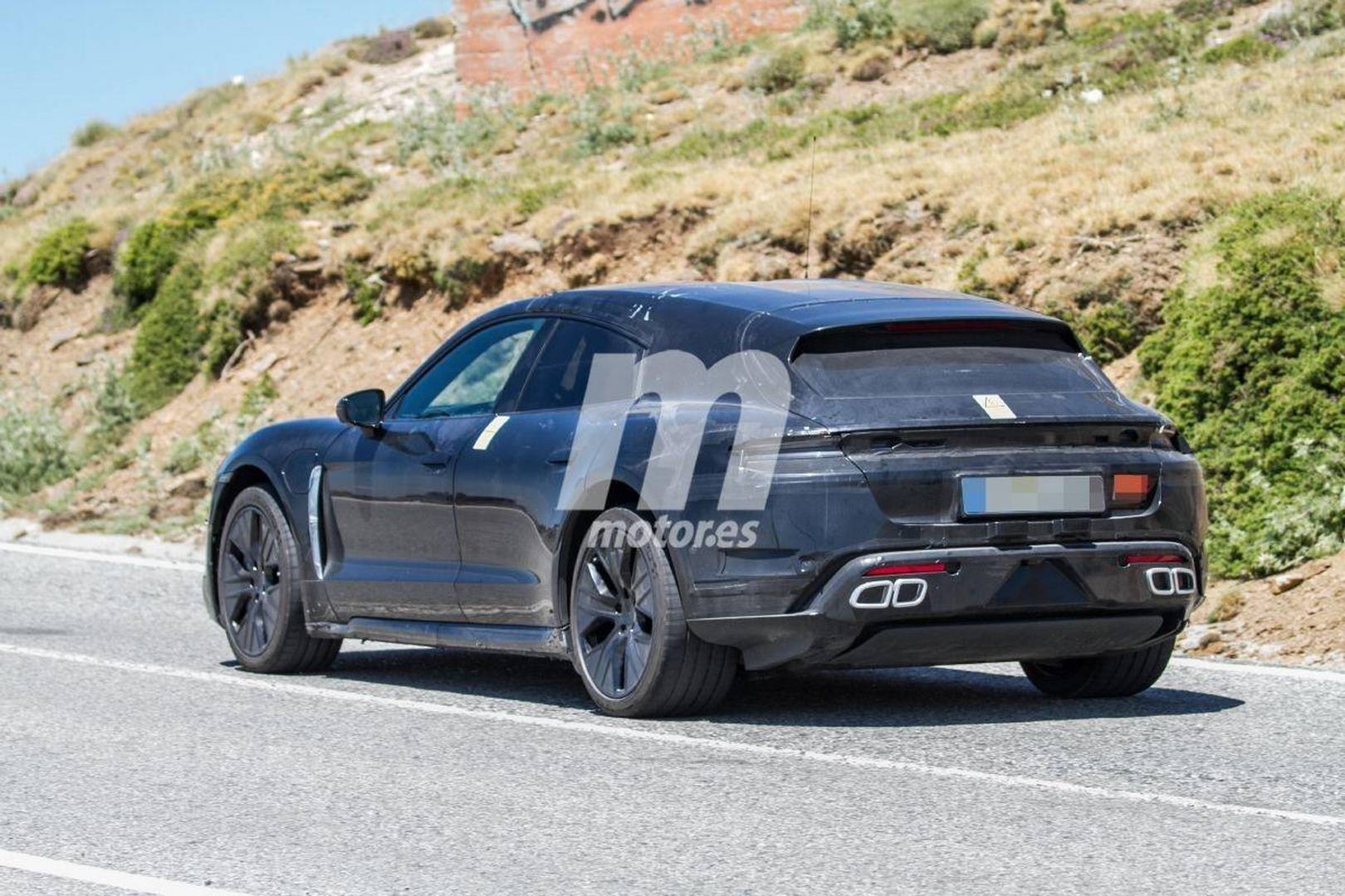 Porsche Taycan 2021 Cross Turismo Spy Pics. porsche-taycan-cross-turismo-fotos-espia-201959380-1563913315_17