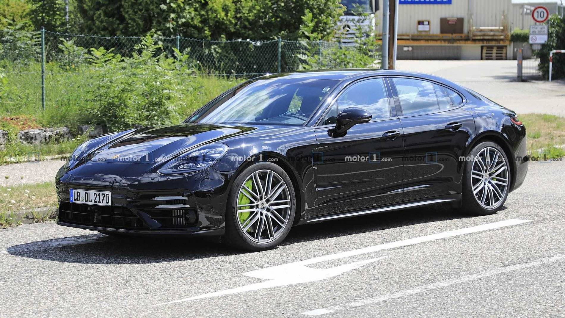Porsche Taycan 2020 Porsche Taycan spy pics & videos 2021-porsche-panamera-facelift-spy-photo