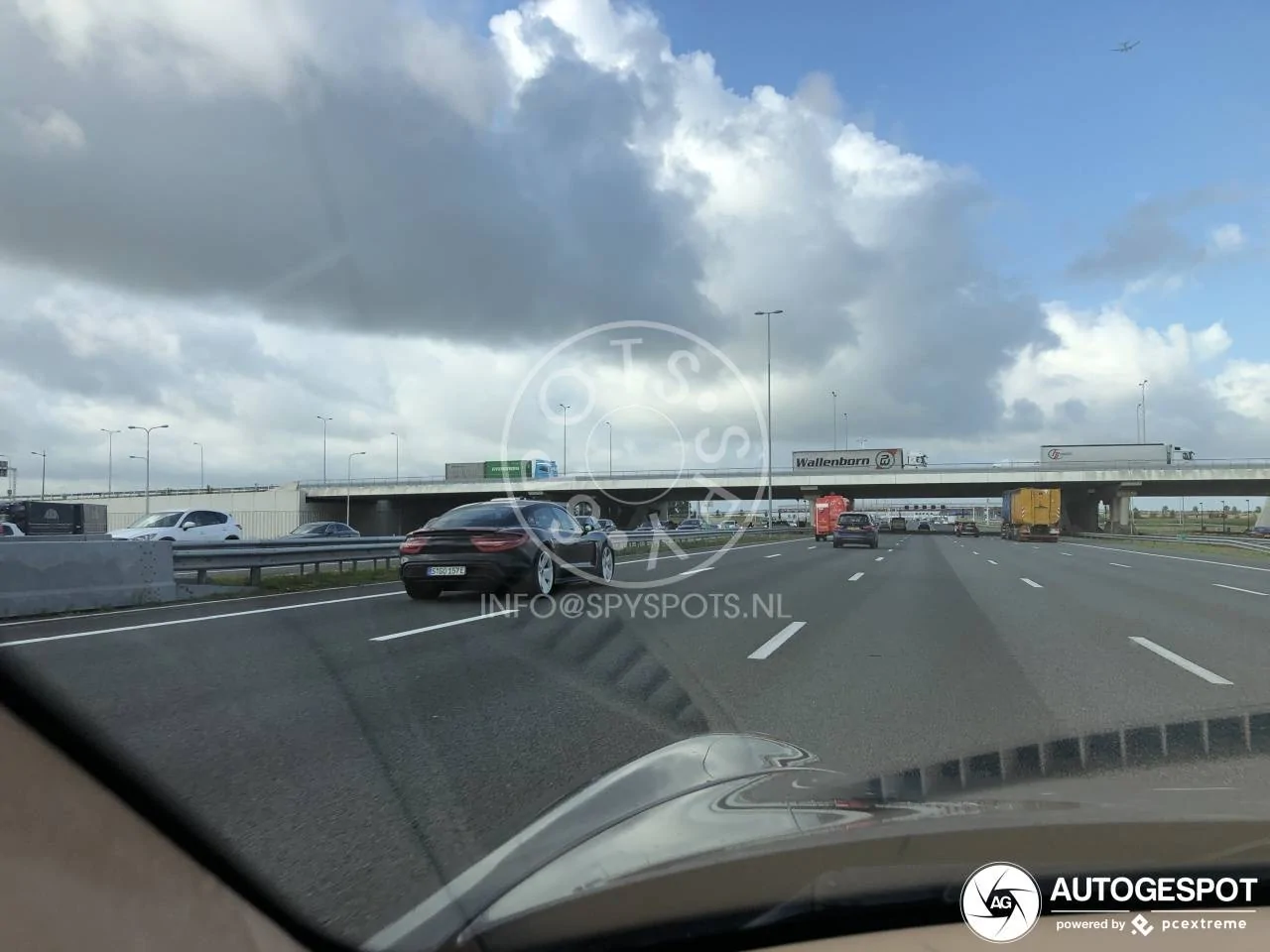 Porsche Taycan 2020 Porsche Taycan spy pics & videos porsche-taycan-mule-c576007082019133057_2
