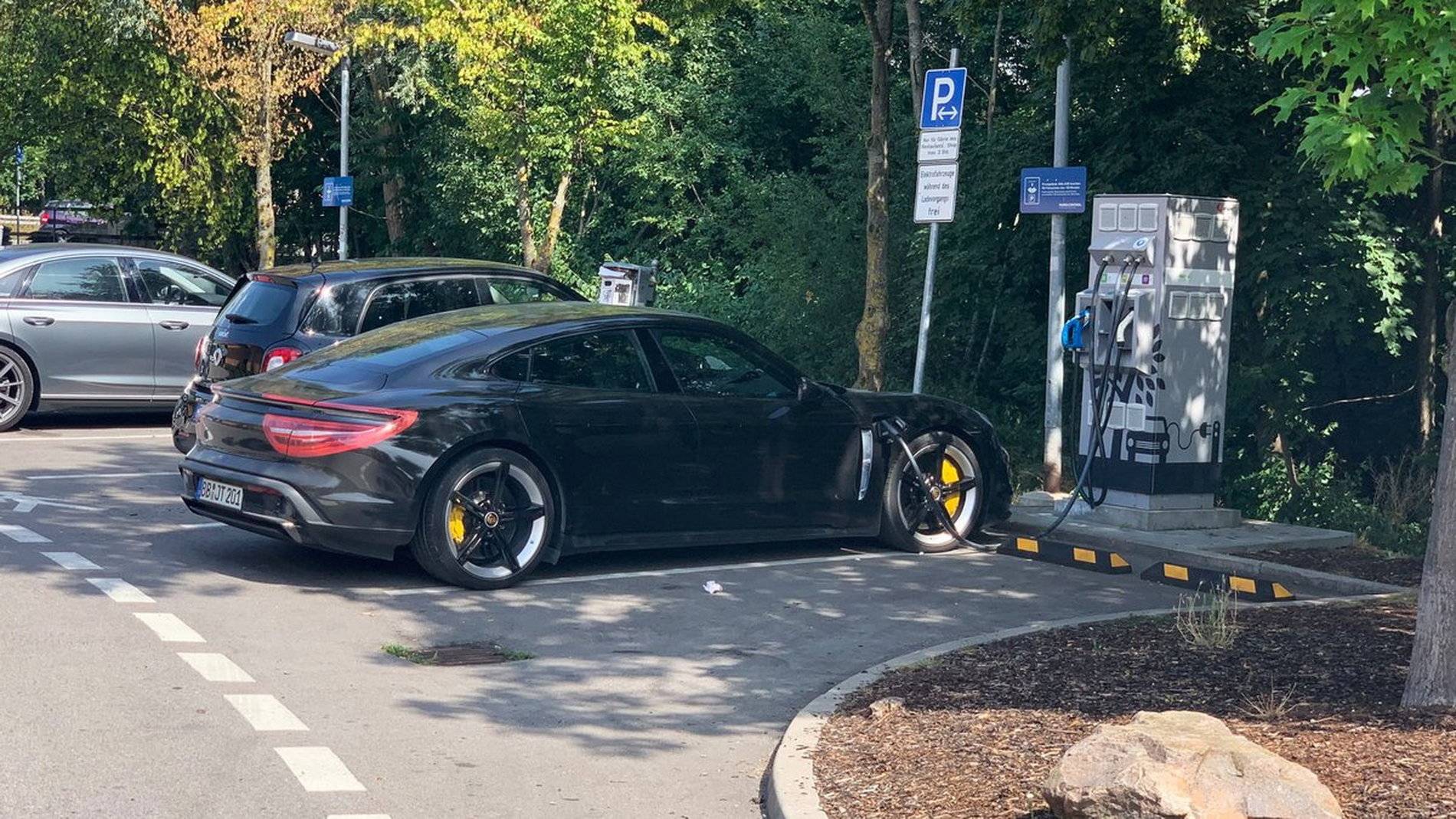 Porsche Taycan 2020 Porsche Taycan spy pics & videos Image-8.1200x675