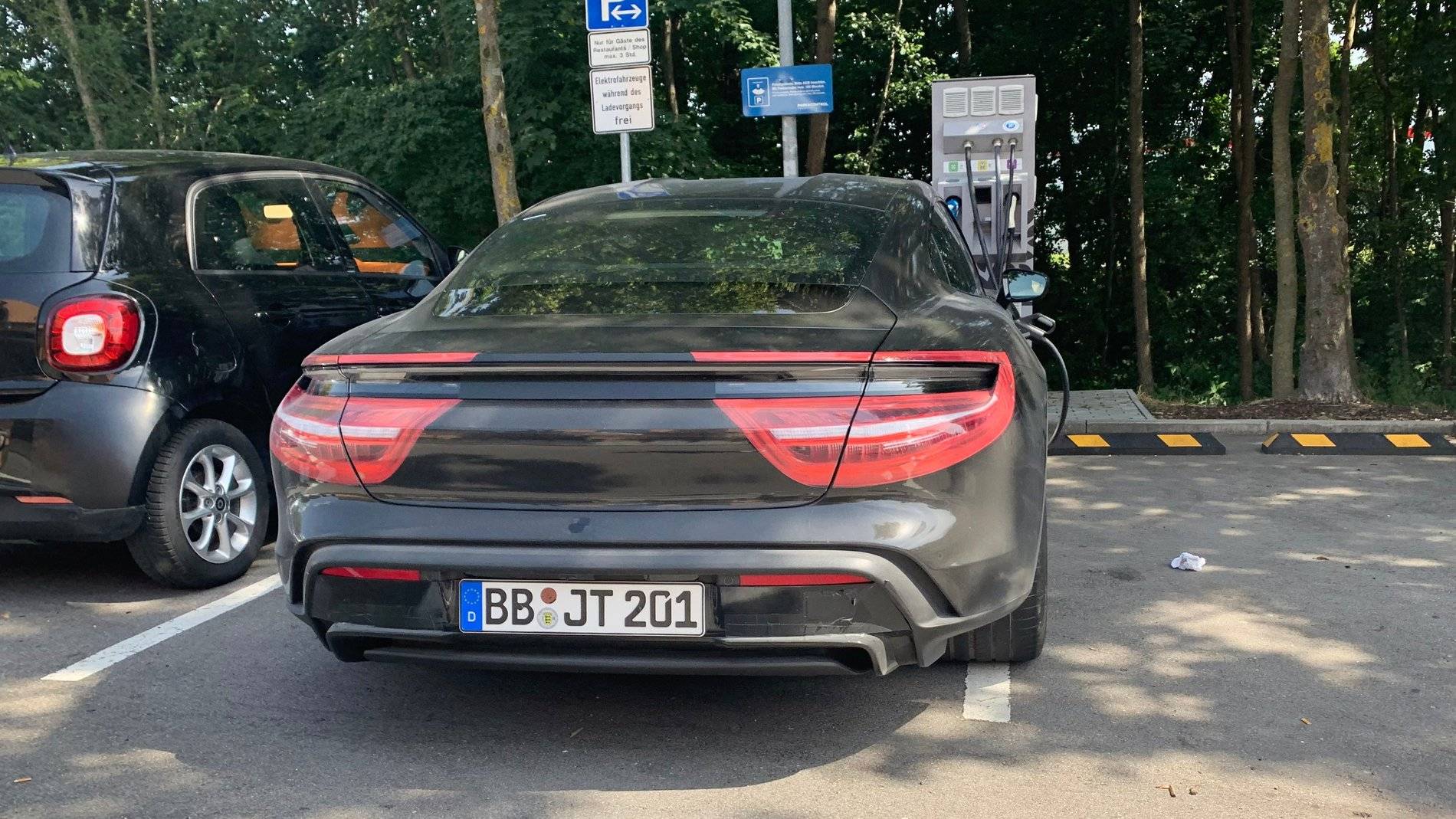 Porsche Taycan 2020 Porsche Taycan spy pics & videos Image-11