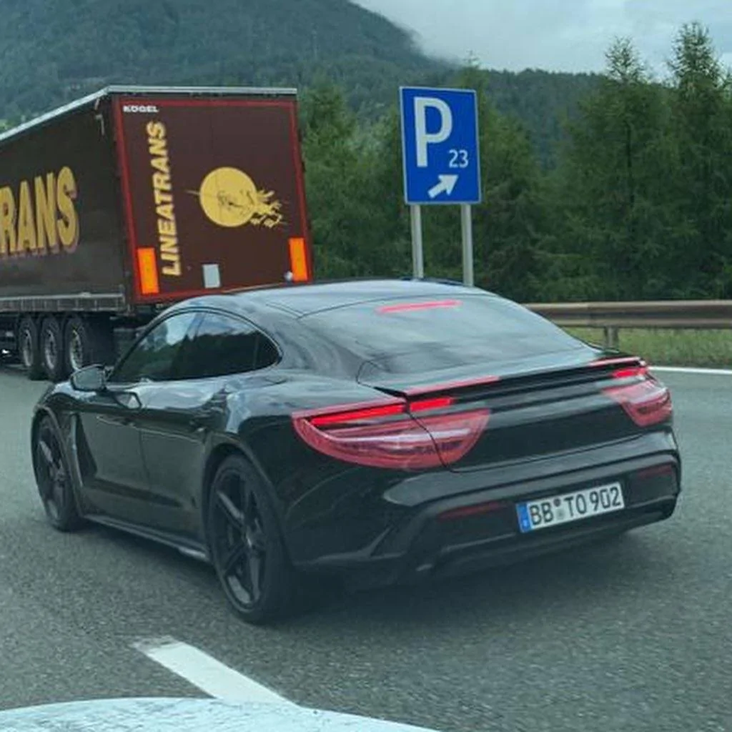Porsche Taycan 2020 Porsche Taycan spy pics & videos 66520069_340779290159182_6450937883891415228_n