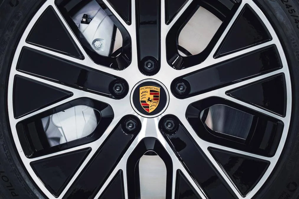 Porsche Taycan Porsche Taycan World Reveal. Watch Live Feed and React Here 26_0