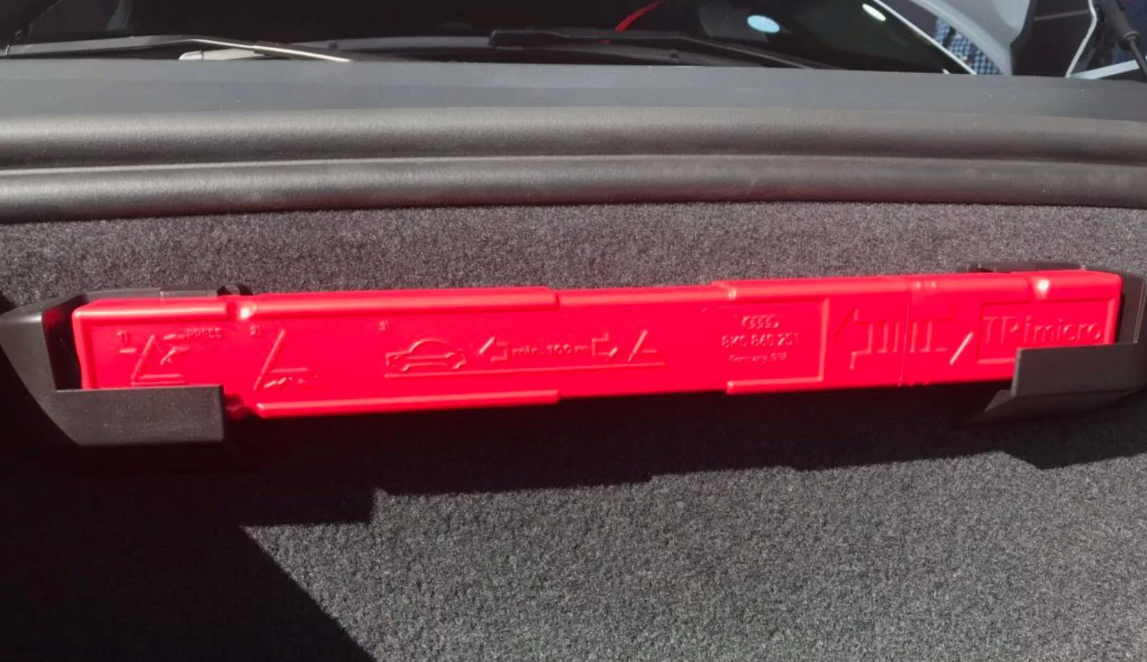 Porsche Taycan Rear trunk, frunk and charging cable Porsche Taycan Frunk 4