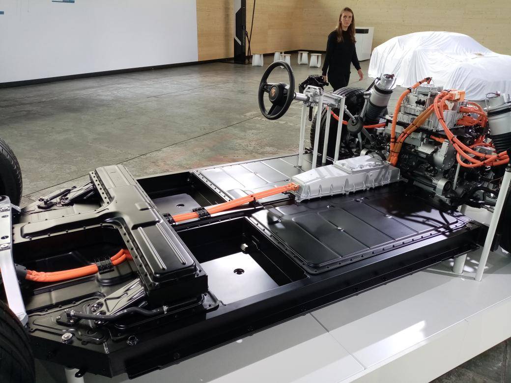 Porsche Taycan Taycan Cutaway Model, battery packs, chassis, platform Taycan battery pack platform