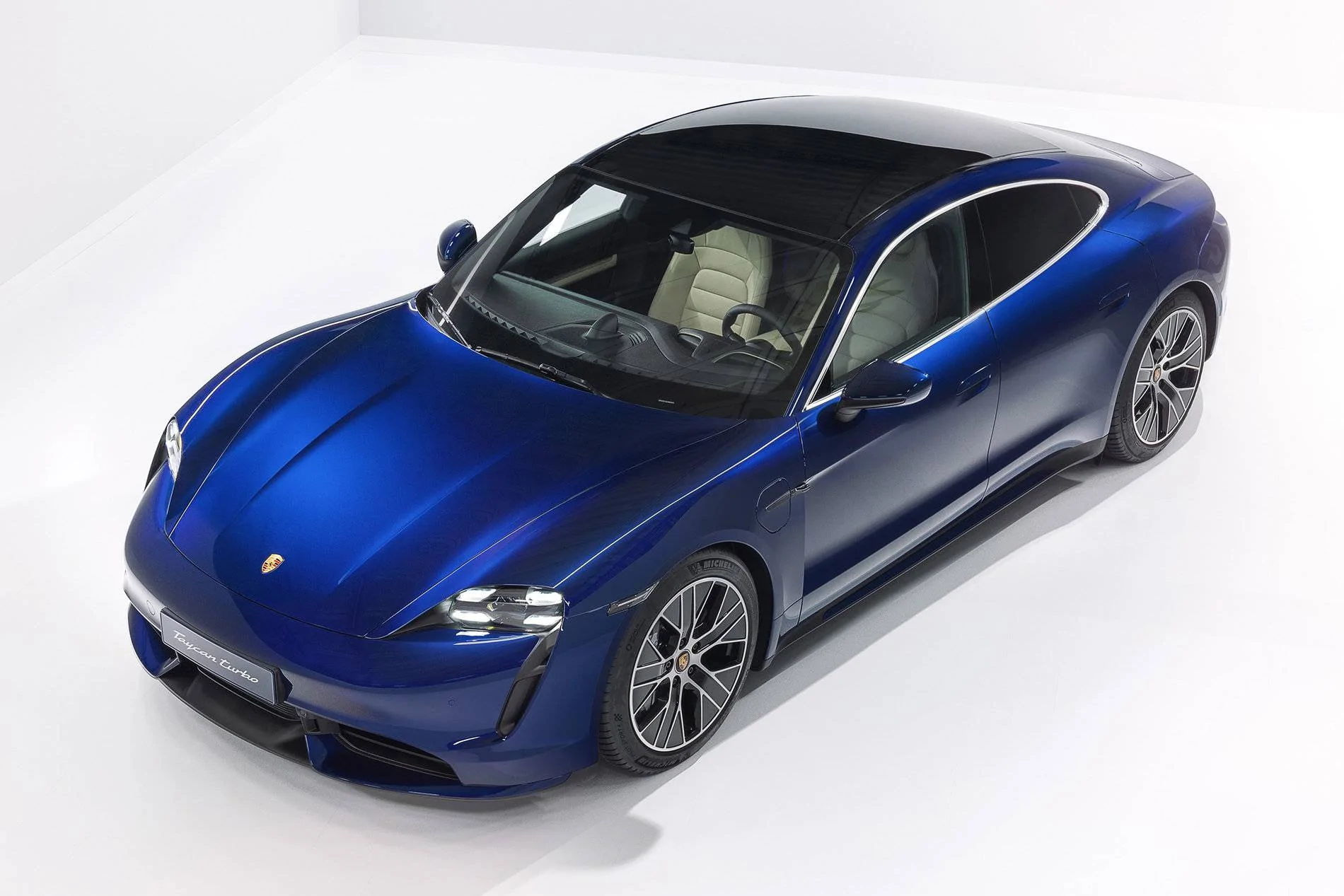 Porsche Taycan GENTIAN BLUE Taycan Club 01_7