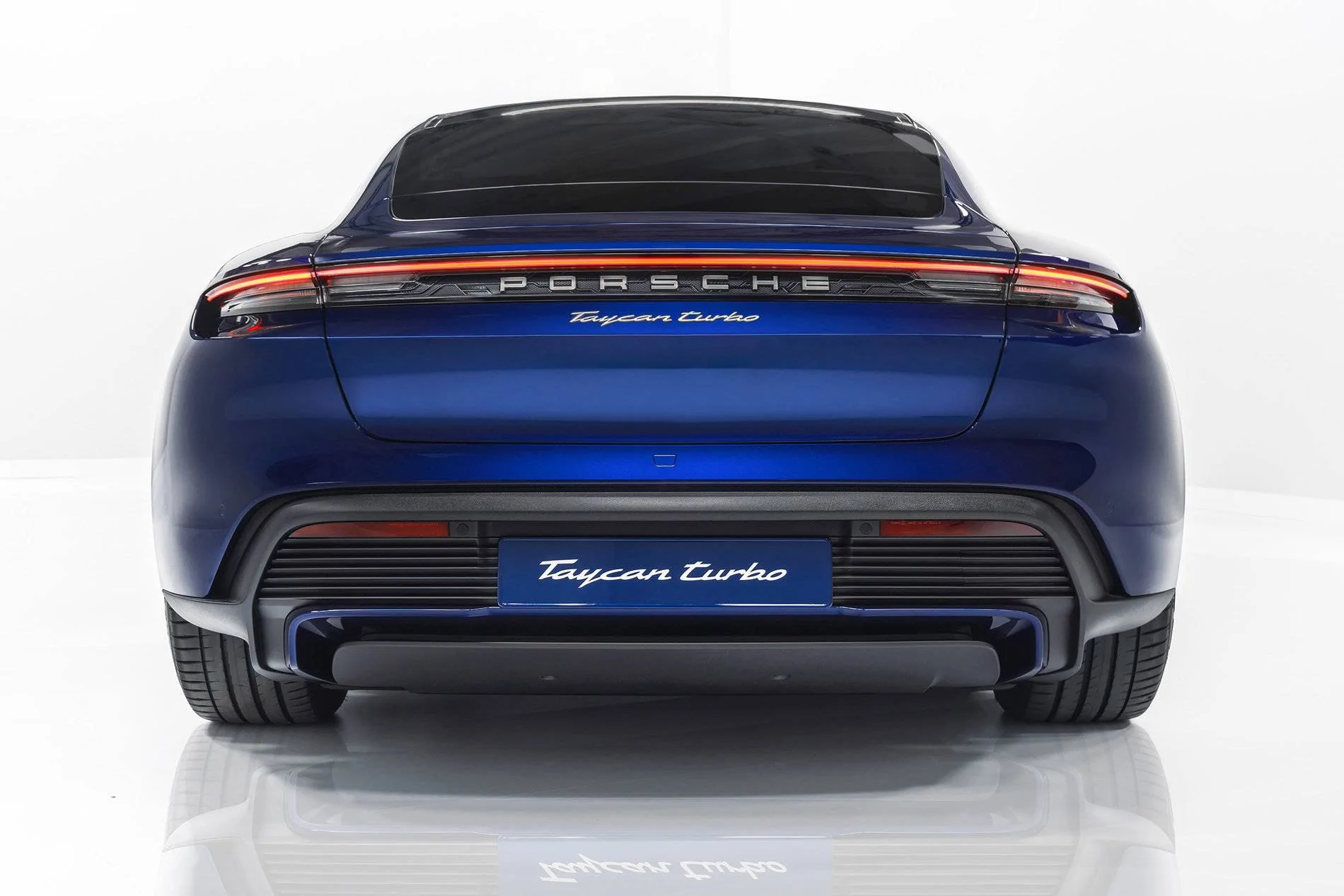 Porsche Taycan GENTIAN BLUE Taycan Club 17_1 (1)