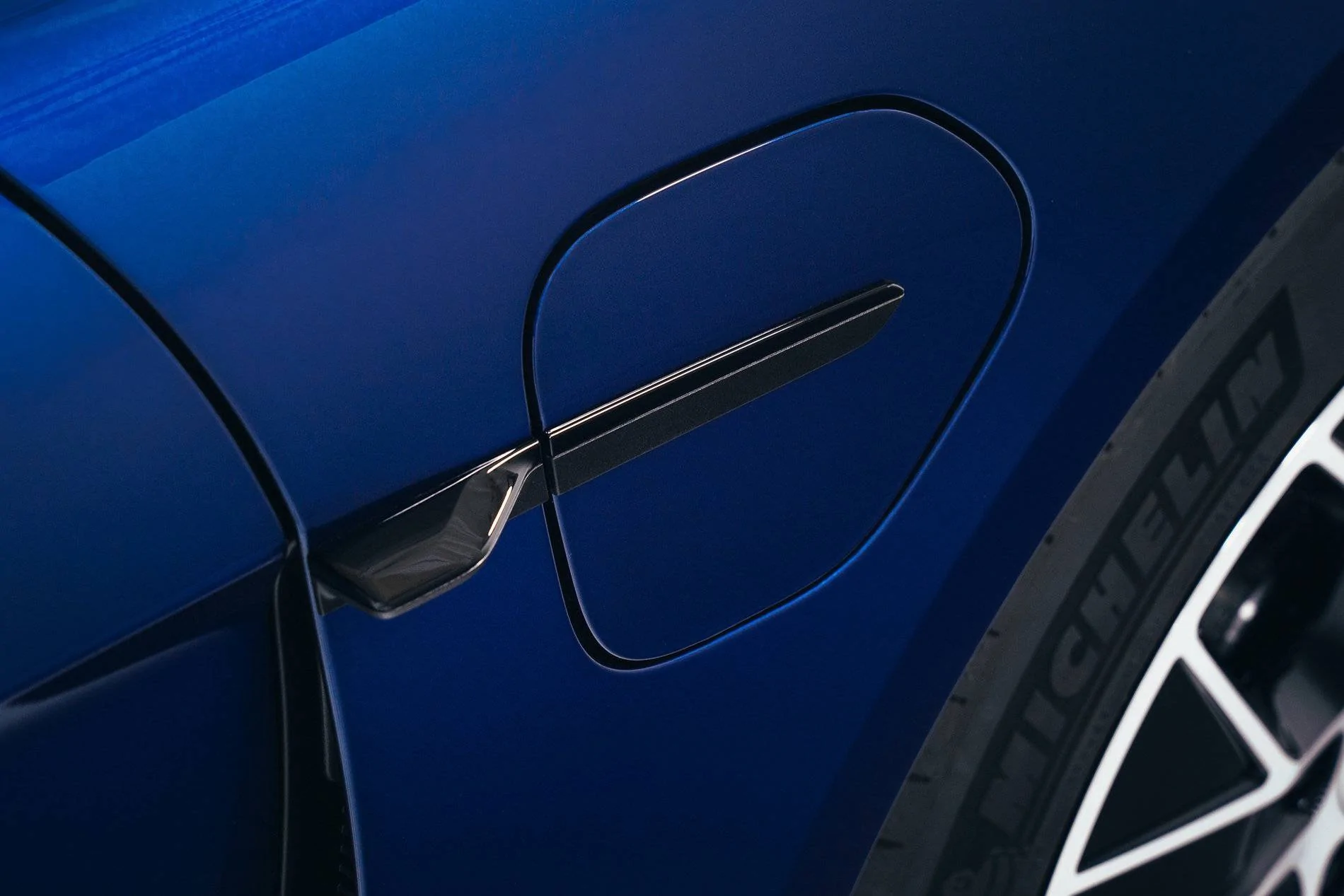Porsche Taycan GENTIAN BLUE Taycan Club 20_1