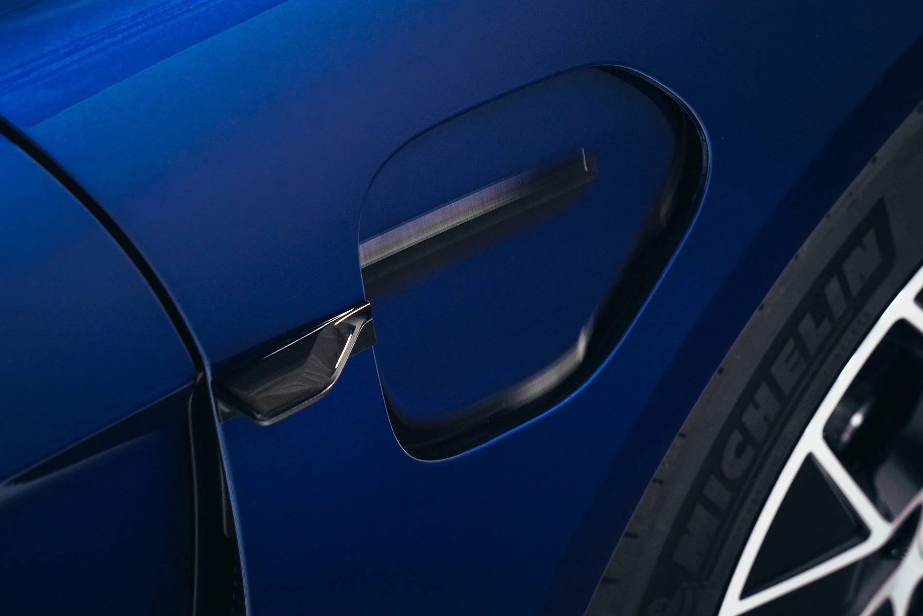 Porsche Taycan GENTIAN BLUE Taycan Club 21_1