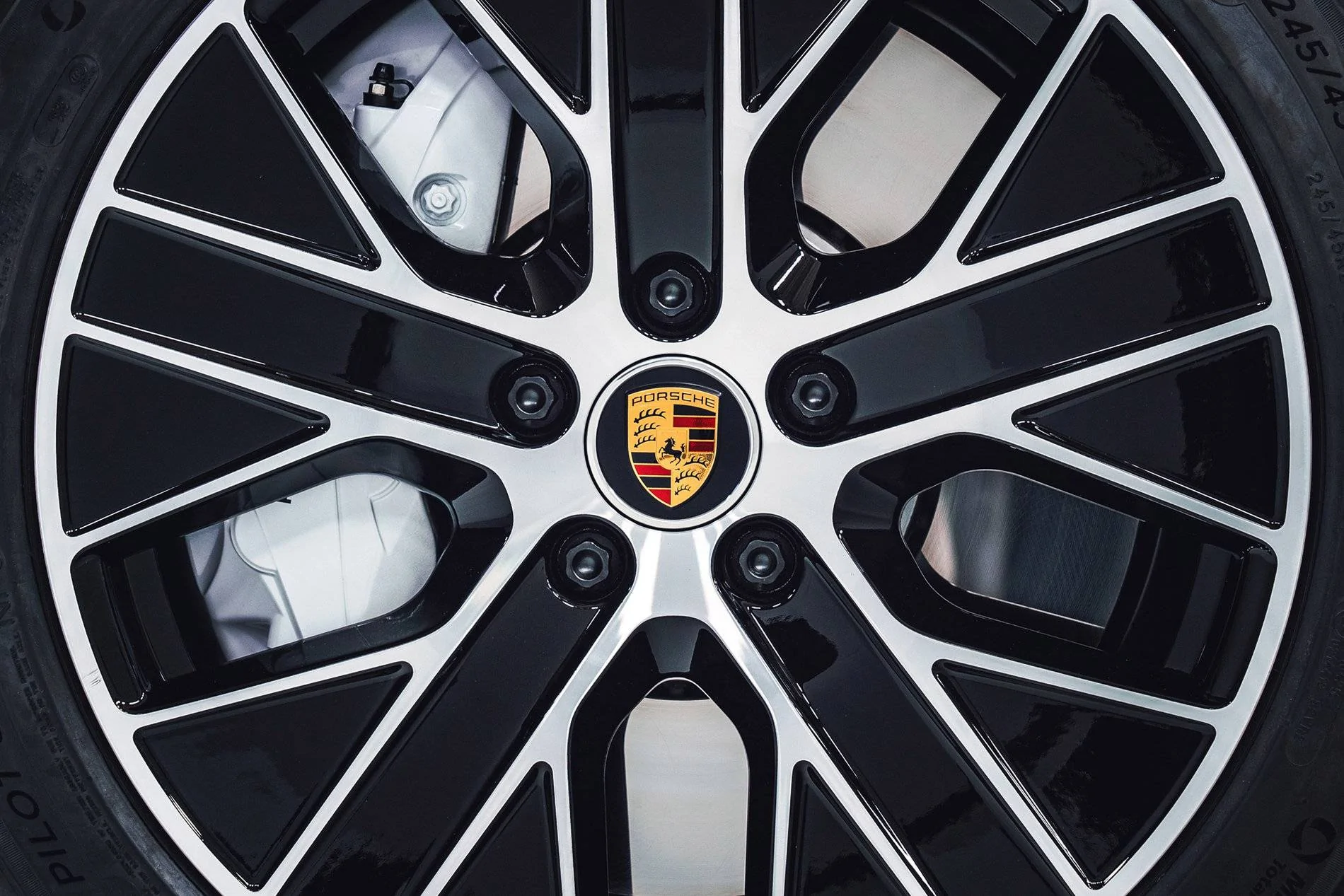 Porsche Taycan GENTIAN BLUE Taycan Club 26_0