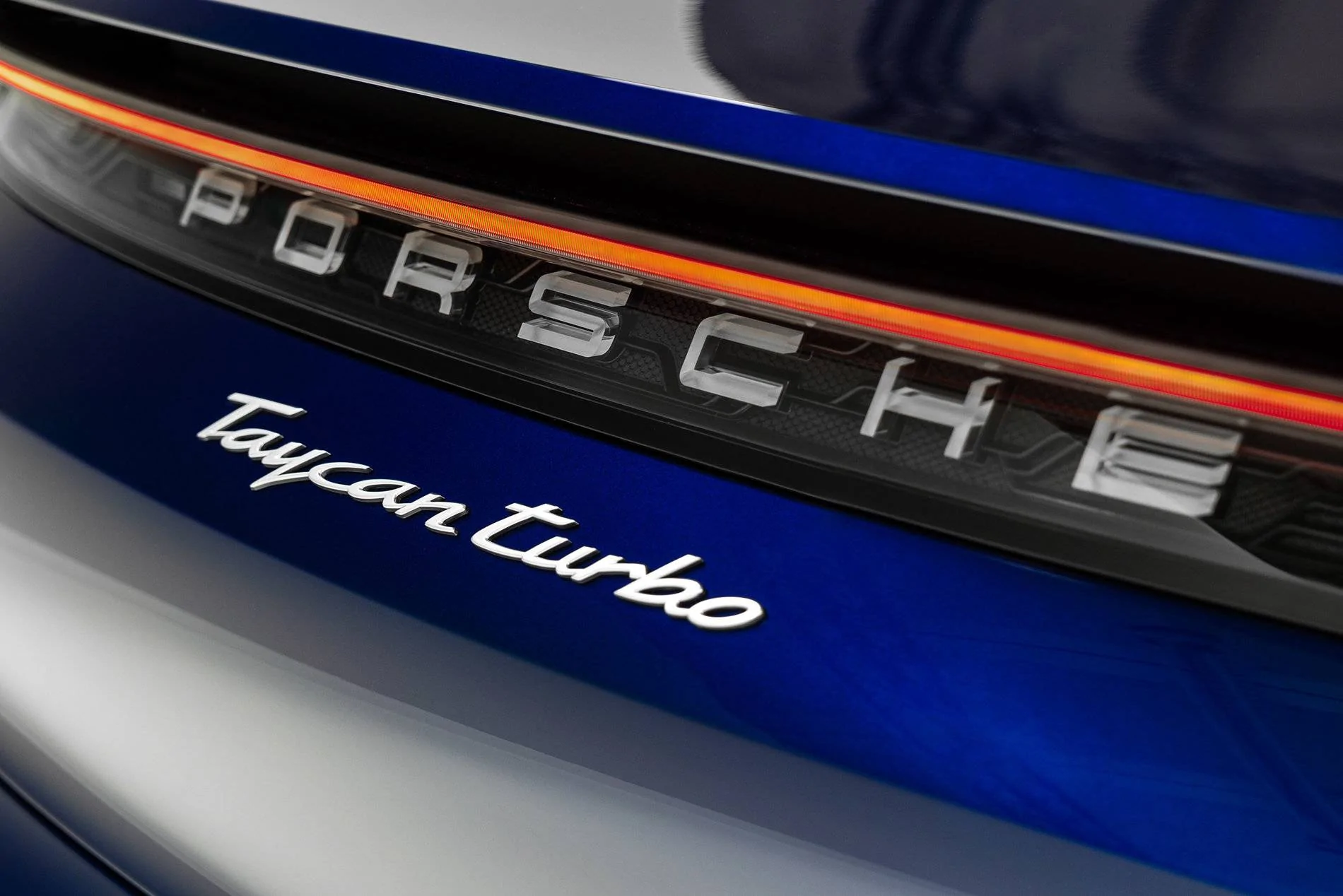 Porsche Taycan GENTIAN BLUE Taycan Club 24_1