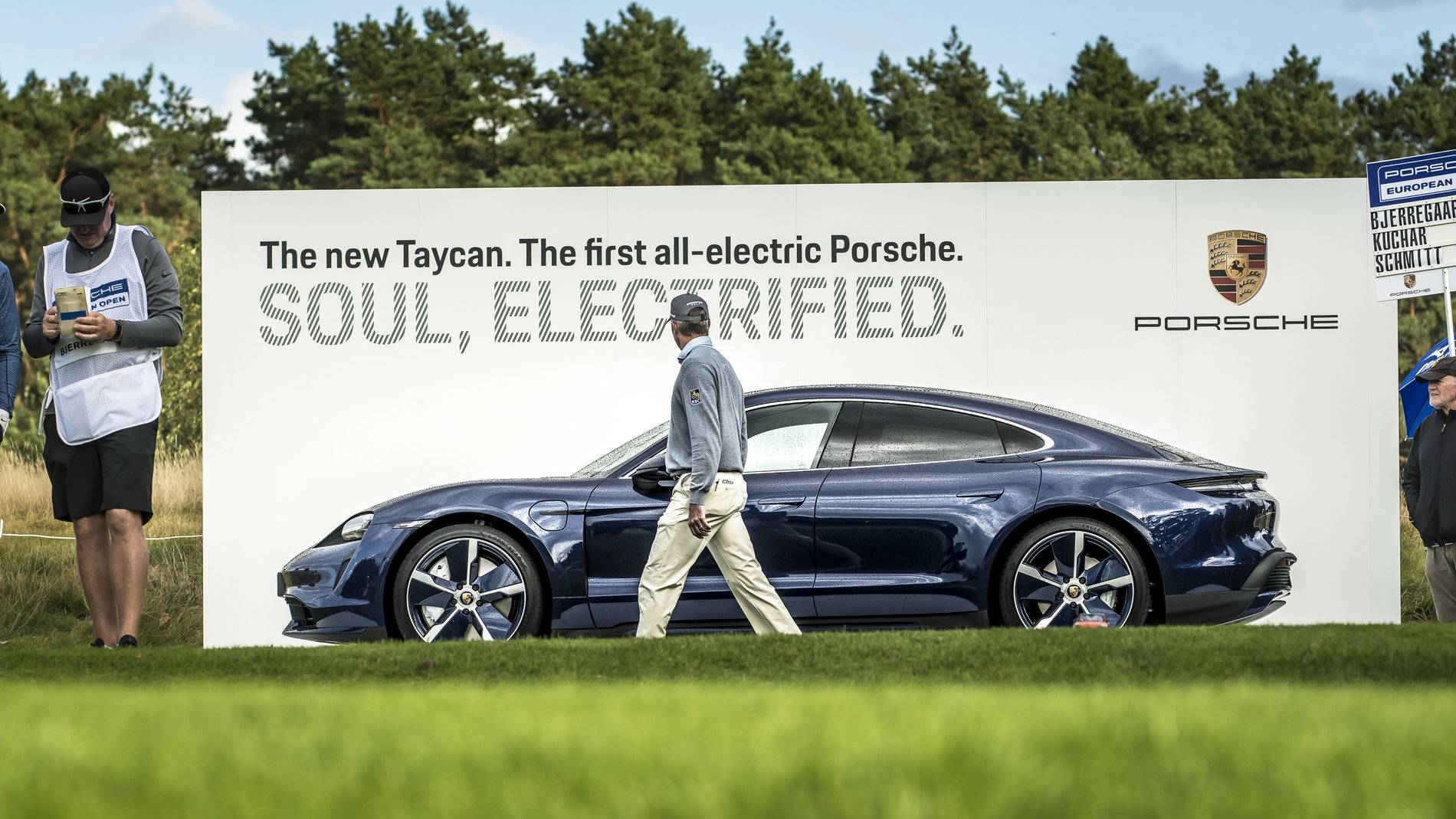 Porsche Taycan GENTIAN BLUE Taycan Club high_matt_kuchar_usa_taycan_turbo_porsche_european_open_hamburg_2019_porsche_a