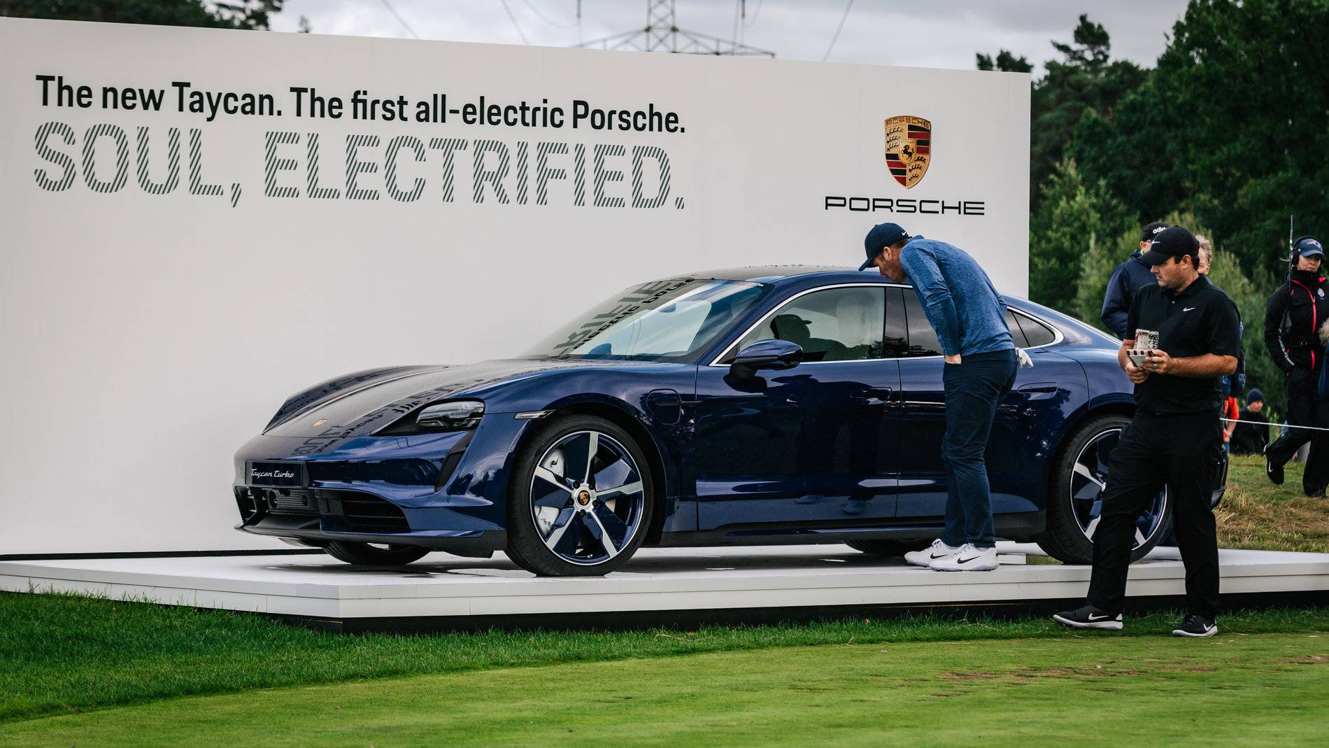 Porsche Taycan GENTIAN BLUE Taycan Club england_patrick_reed_usa_taycan_turbo_porsche_european