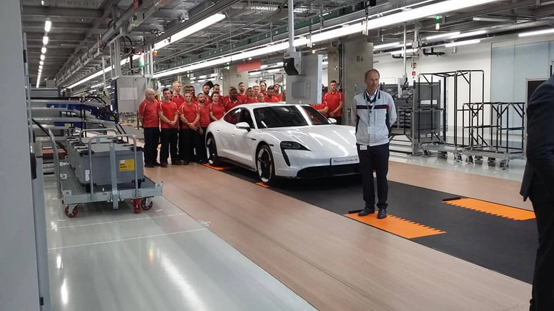 Porsche Taycan Official: Tayan Production will begin on time - September 9 69798815_1233228776856339_3706146074495287296_n