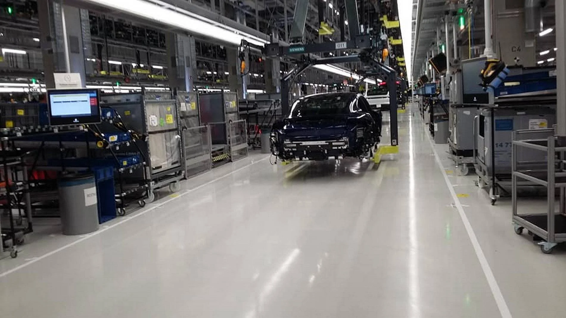 Porsche Taycan Official: Tayan Production will begin on time - September 9 70505411_1233228976856319_5210183878559399936_n