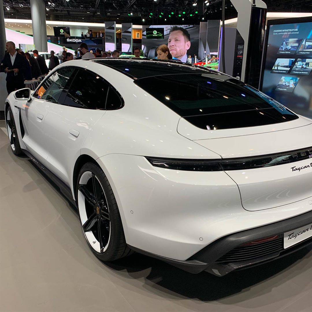 Porsche Taycan Frankfurt 2019 69721648_684144258747115_6683813341527224773_n