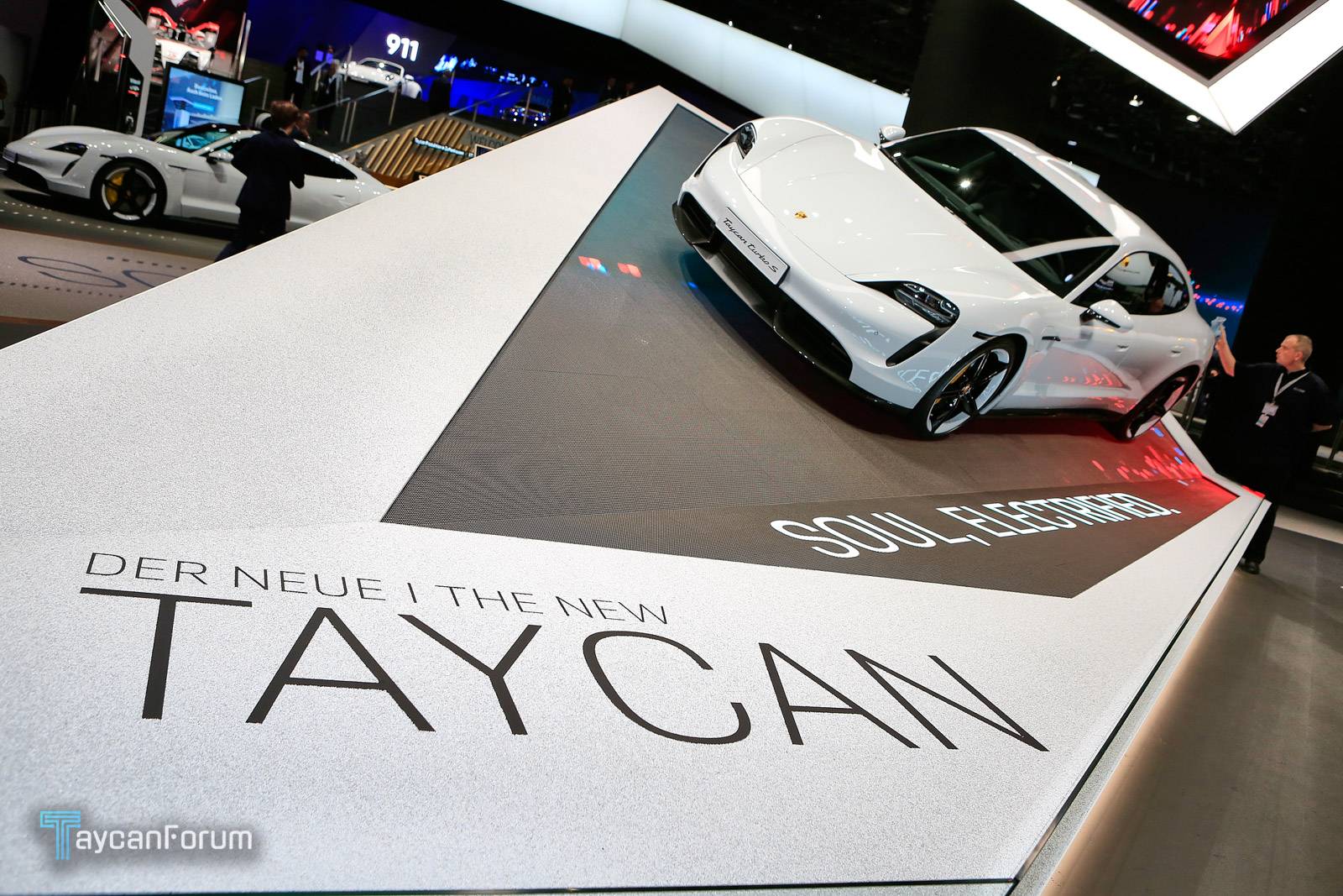 Porsche Taycan CARRARA WHITE Taycan Club Taycan-Frankfurt-25296_-
