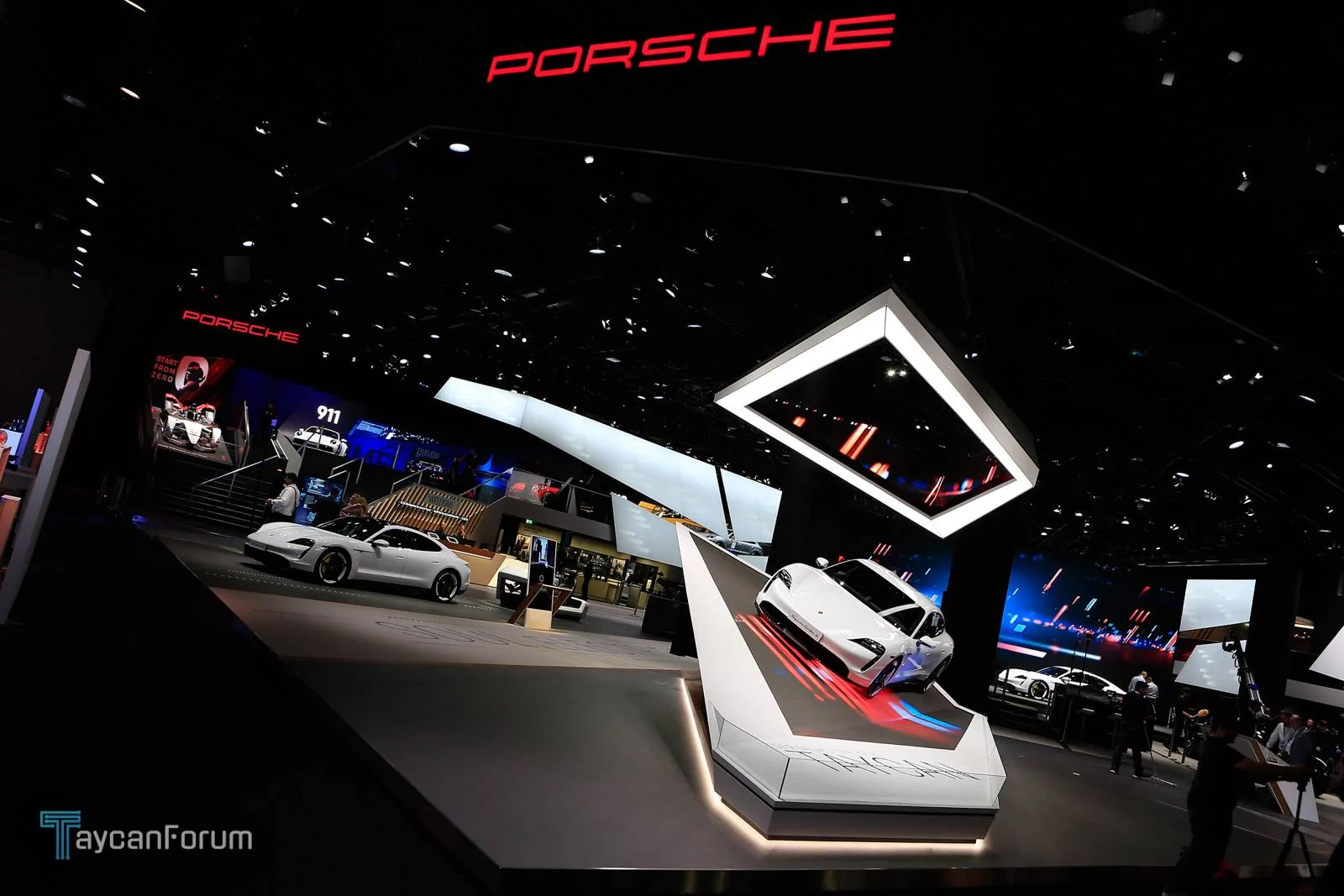 Porsche Taycan CARRARA WHITE Taycan Club Taycan-Frankfurt-25434_-