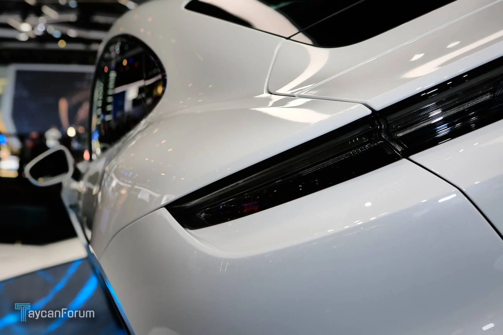 Porsche Taycan CARRARA WHITE Taycan Club Taycan-Frankfurt-25443_-