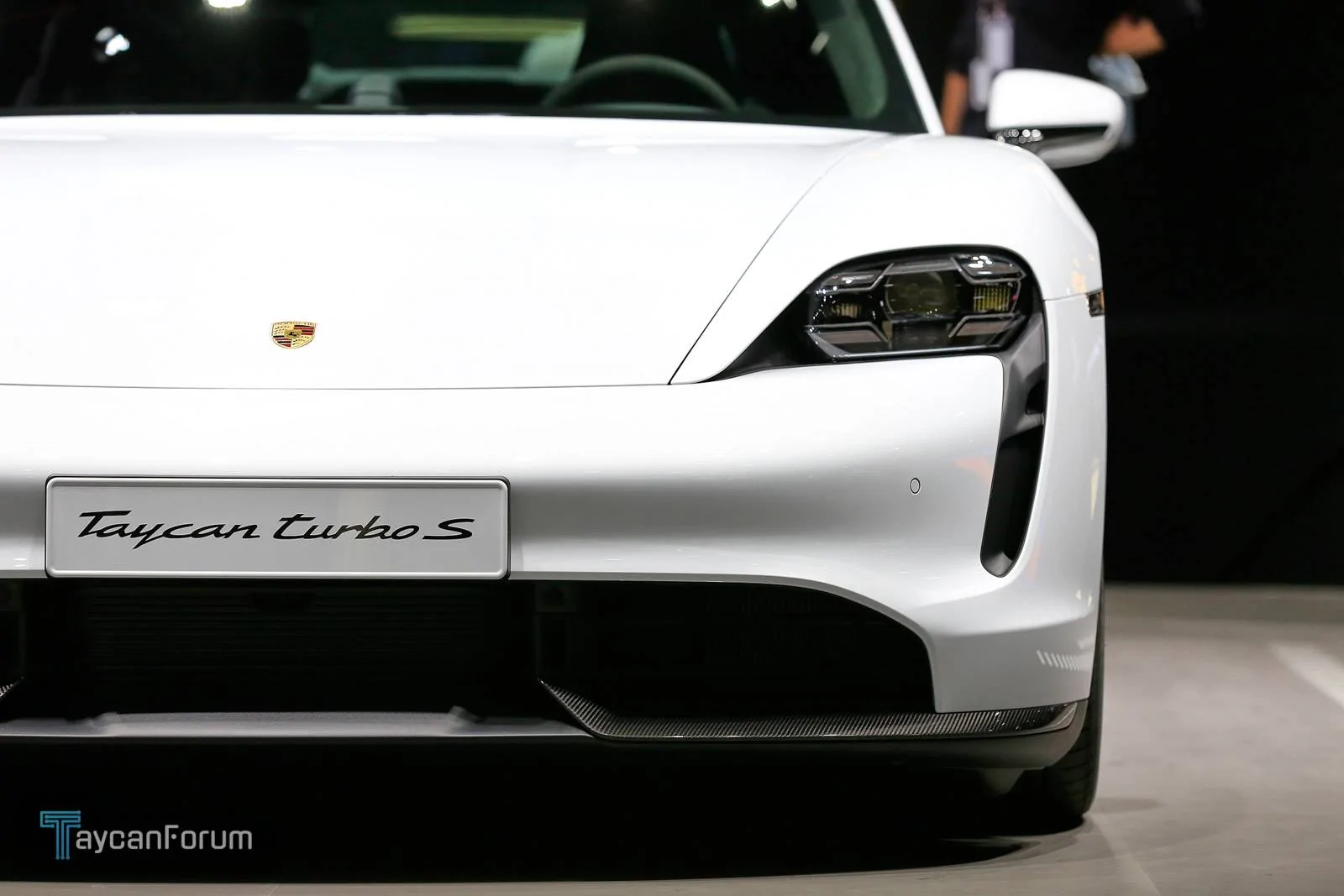 Porsche Taycan CARRARA WHITE Taycan Club Taycan-Frankfurt-25451_-