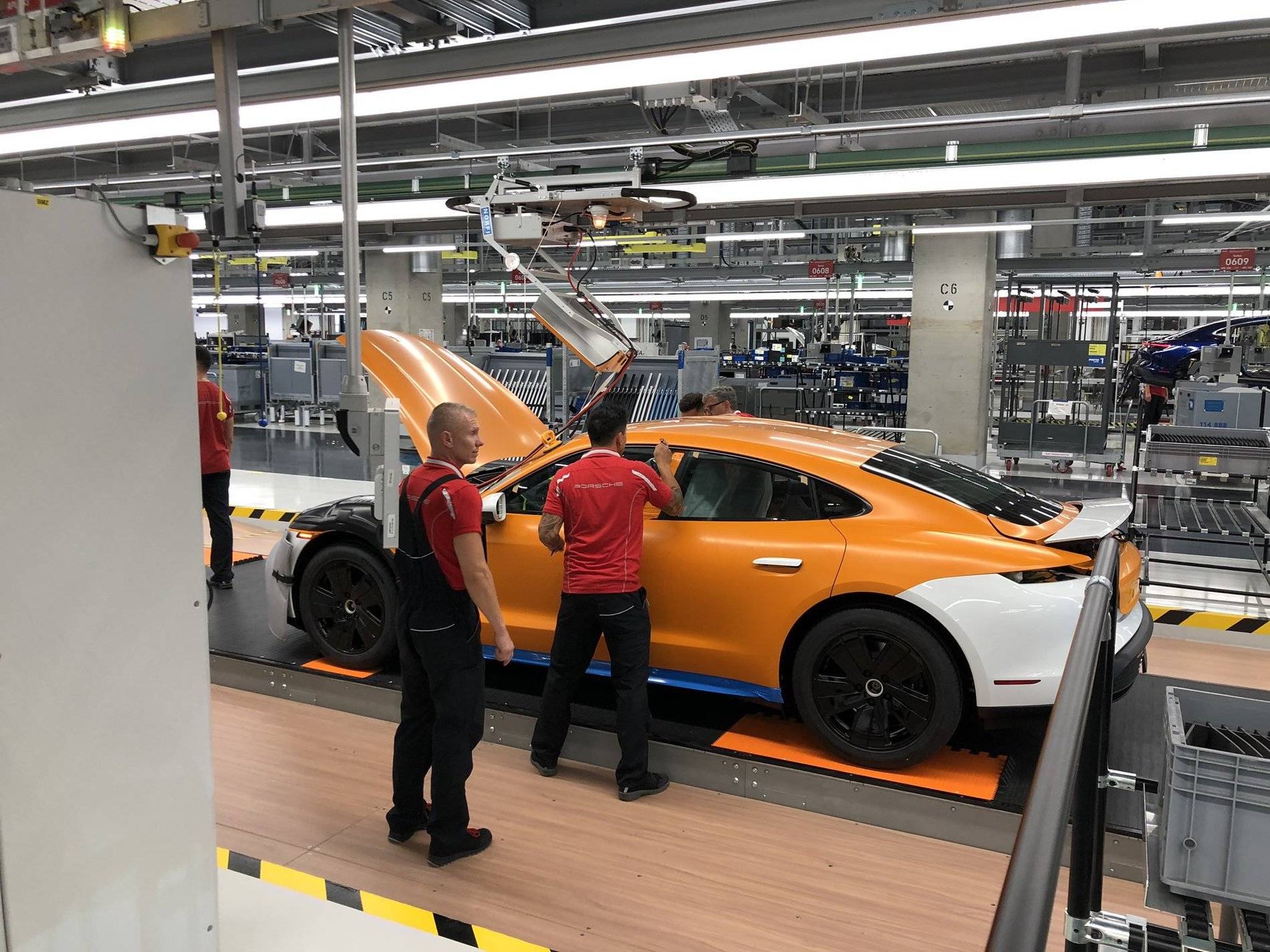 Porsche Taycan Official: Tayan Production will begin on time - September 9 EEEhSvSXkAEXk9P