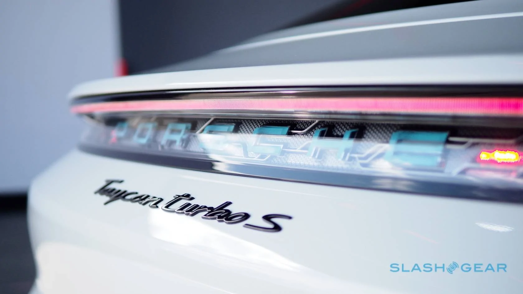 Porsche Taycan Rear blue Porsche logo in tailight 2020-porsche-taycanBlueLights