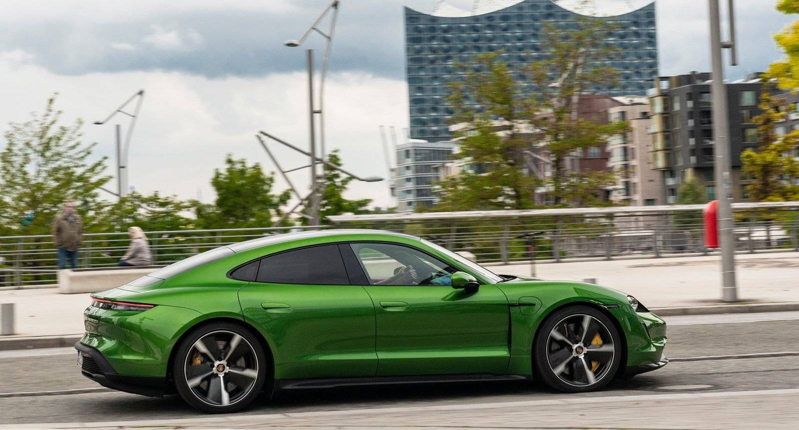 Porsche Taycan MAMBA GREEN Taycan Club Mama Green Taycan Motion