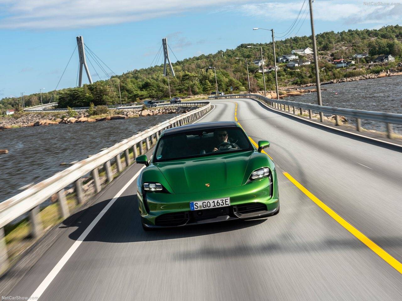 Porsche Taycan MAMBA GREEN Taycan Club Mama Green Porsche Taycan4