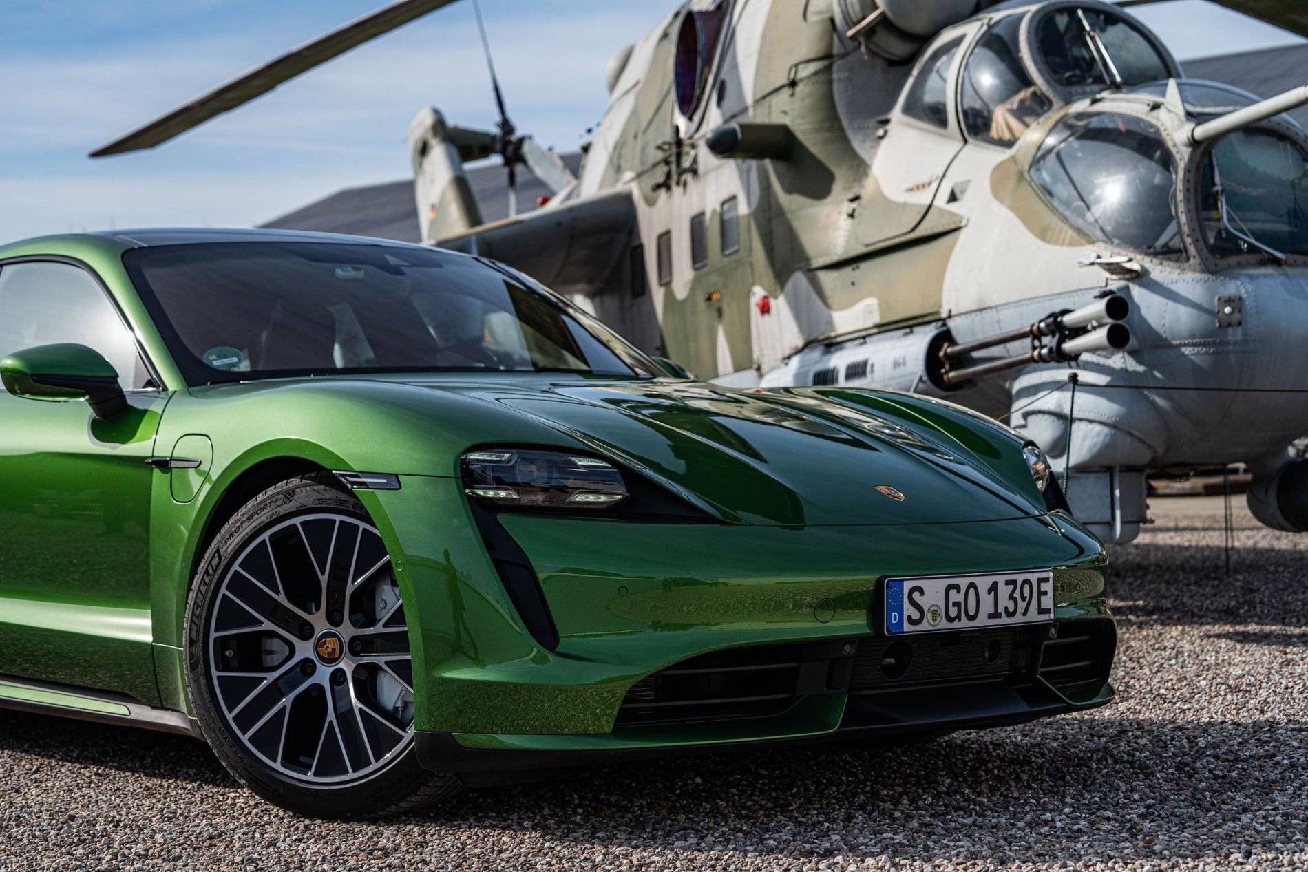 Porsche Taycan MAMBA GREEN Taycan Club Mama Green Porsche Taycan2