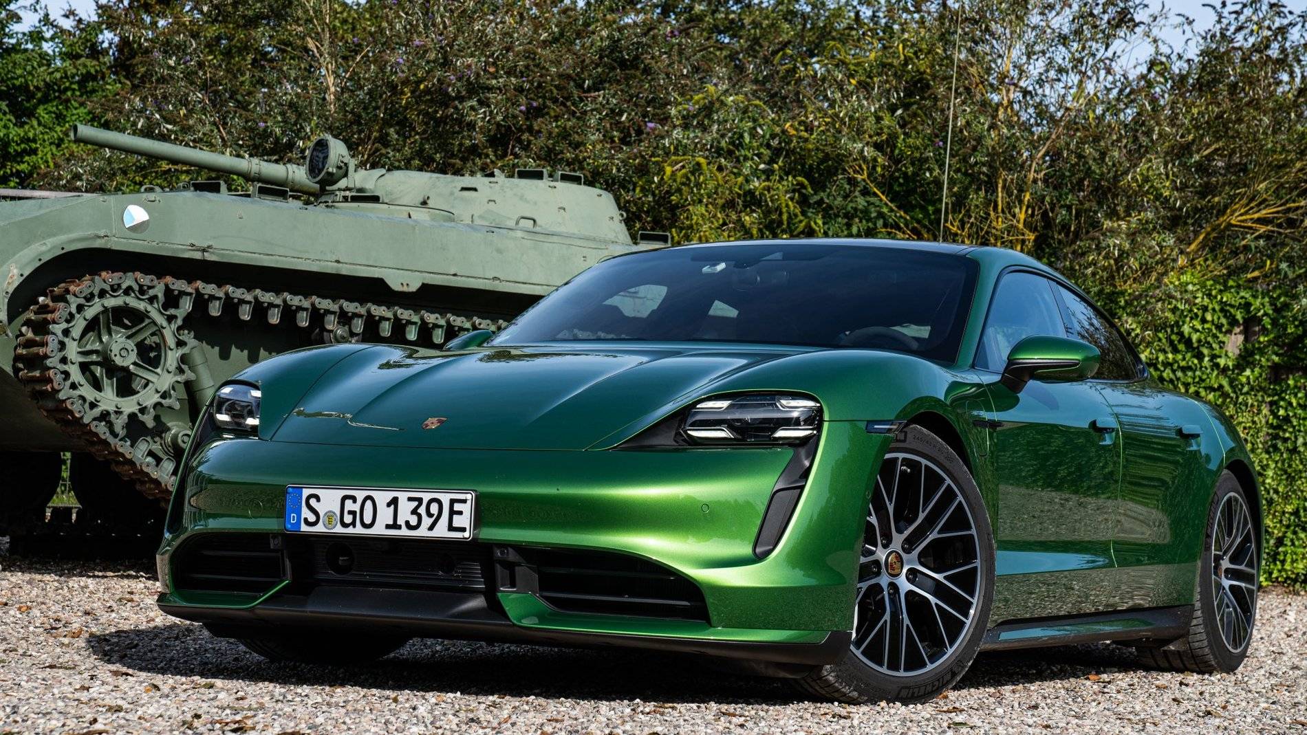 Porsche Taycan MAMBA GREEN Taycan Club Mama Green Porsche Taycan3