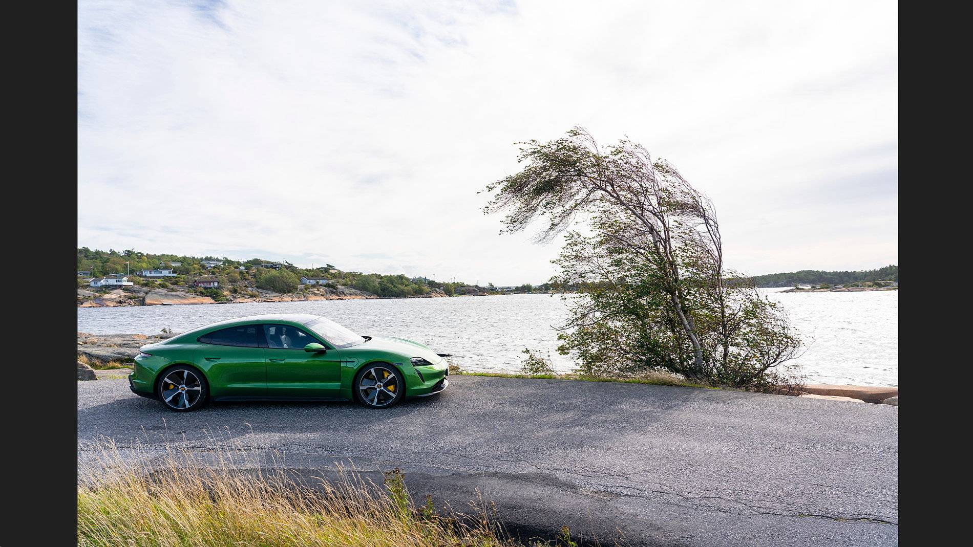 Porsche Taycan MAMBA GREEN Taycan Club Clip_7