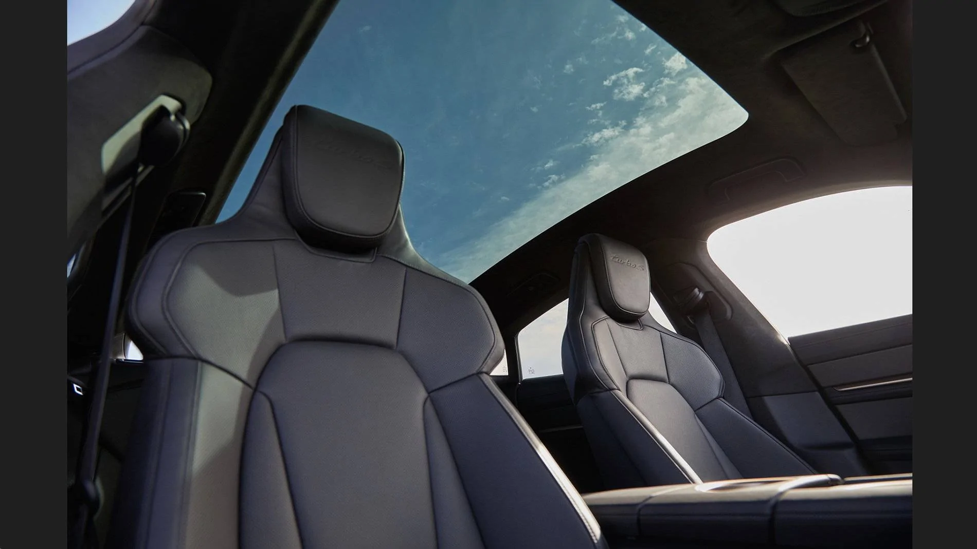 Porsche Taycan MAMBA GREEN Taycan Club Clip_10