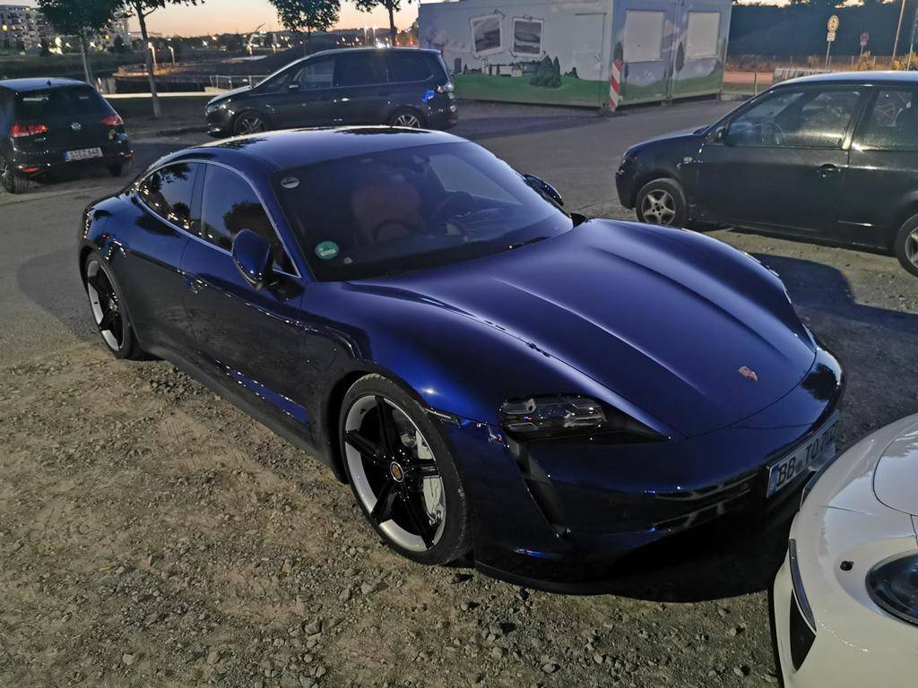 Porsche Taycan GENTIAN BLUE Taycan Club EE8wjLAWkAMgoEG
