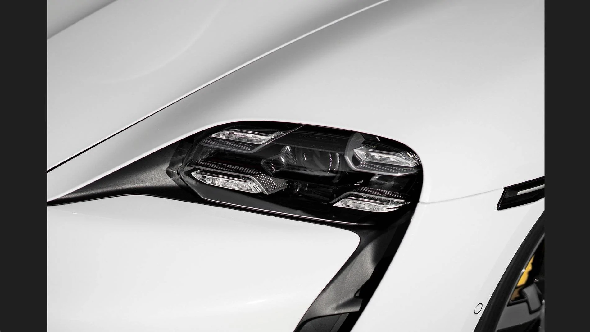 Porsche Taycan Press Release: Digital, clear, sustainable: the interior of the new Porsche Taycan! Clip_5